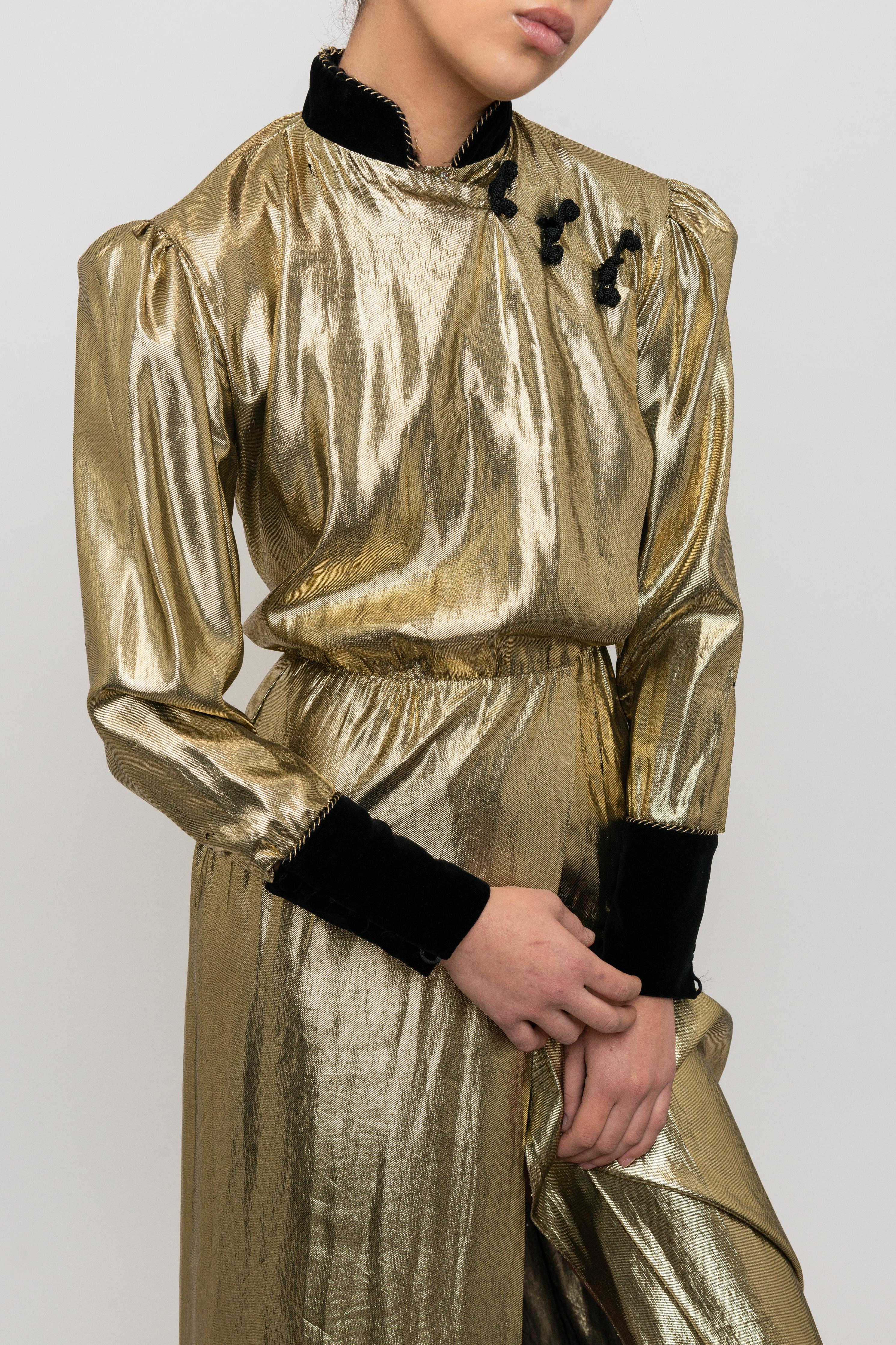 Christian Dior 1980s Lamé Liquid Gold Robe à manches longues avec fente sur le devant en vente 2