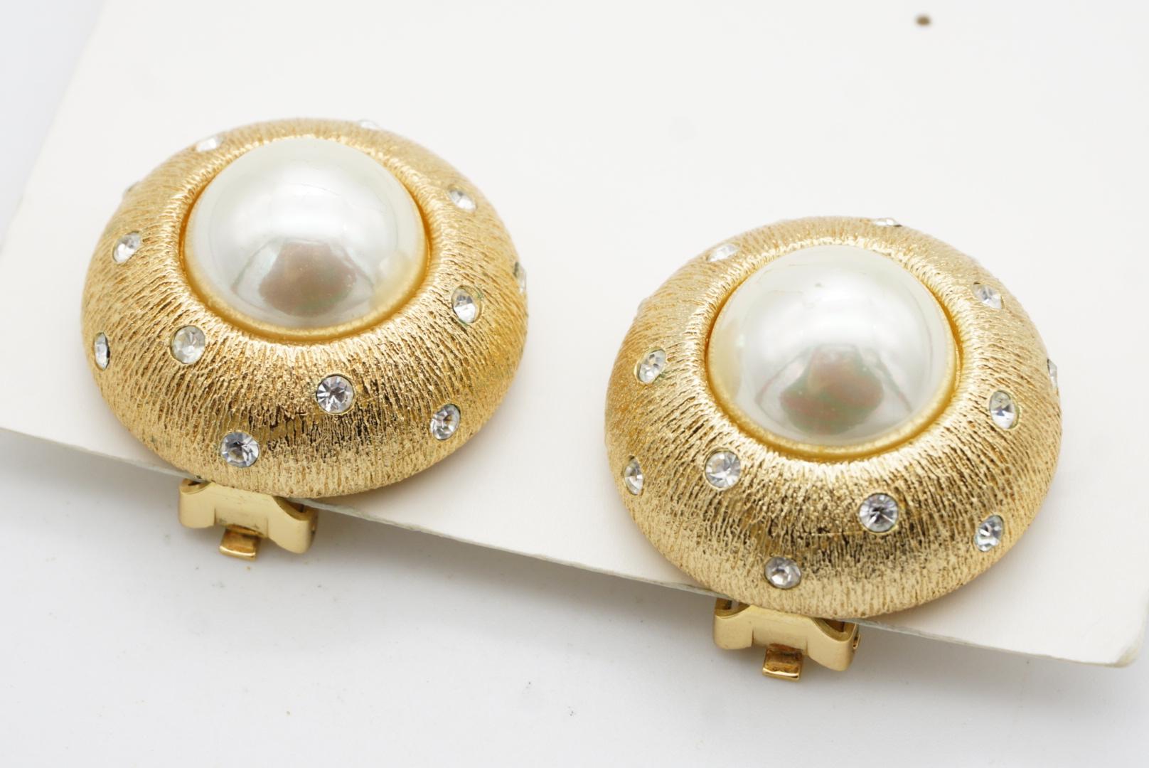 Christian Dior 1980s Large Round Circle White Pearl Crystals Dome Clip Earrings For Sale 3
