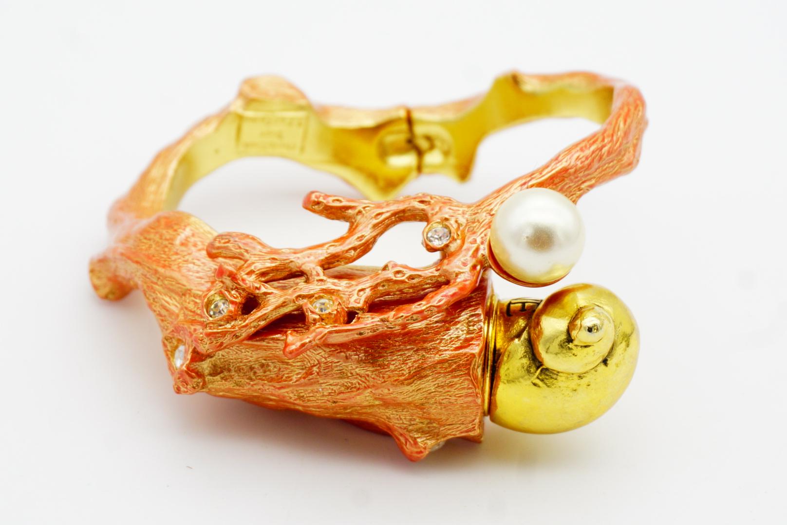 Christian Dior 1980, bracciale arancione con corallo, conchiglia, torcia e cristalli di perla in vendita 8