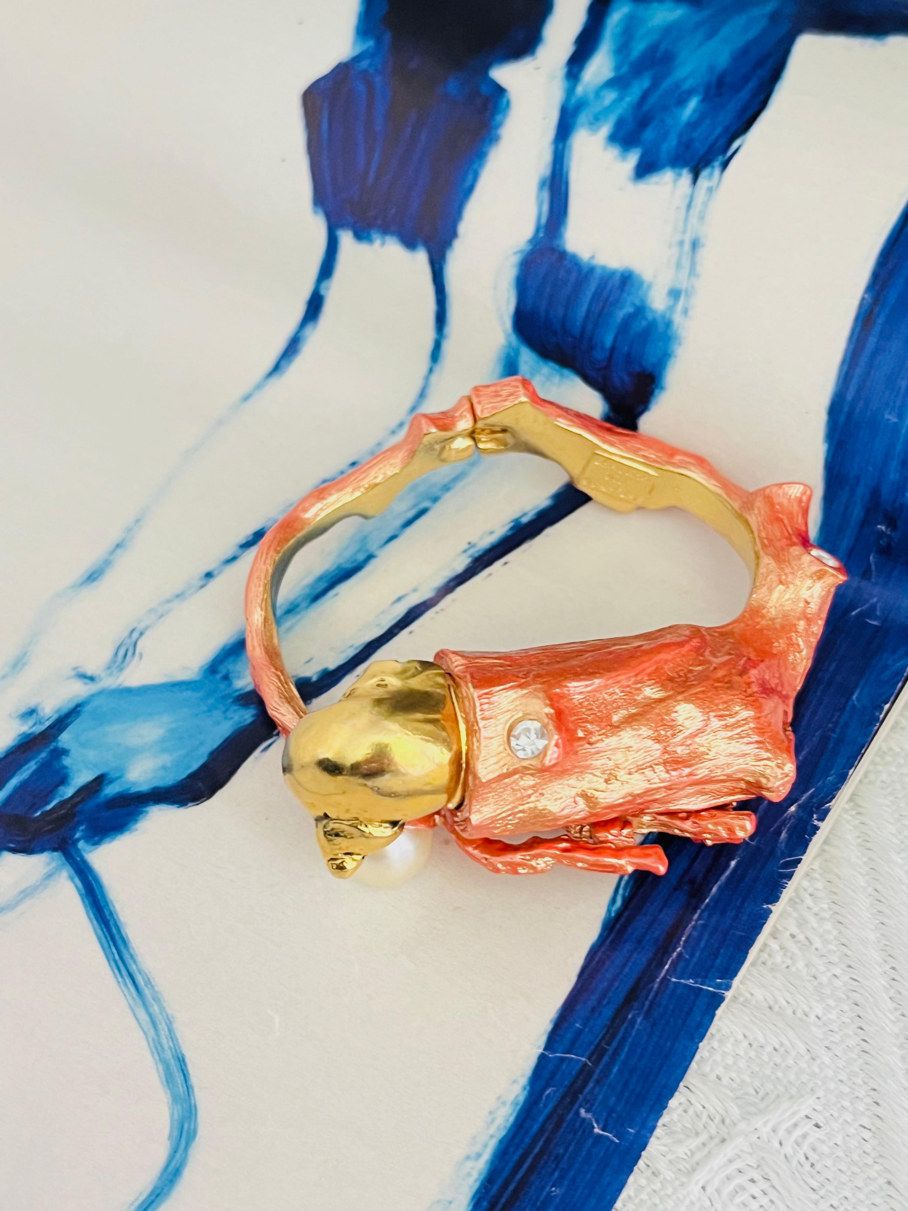 Christian Dior 1980, bracciale arancione con corallo, conchiglia, torcia e cristalli di perla in vendita 1