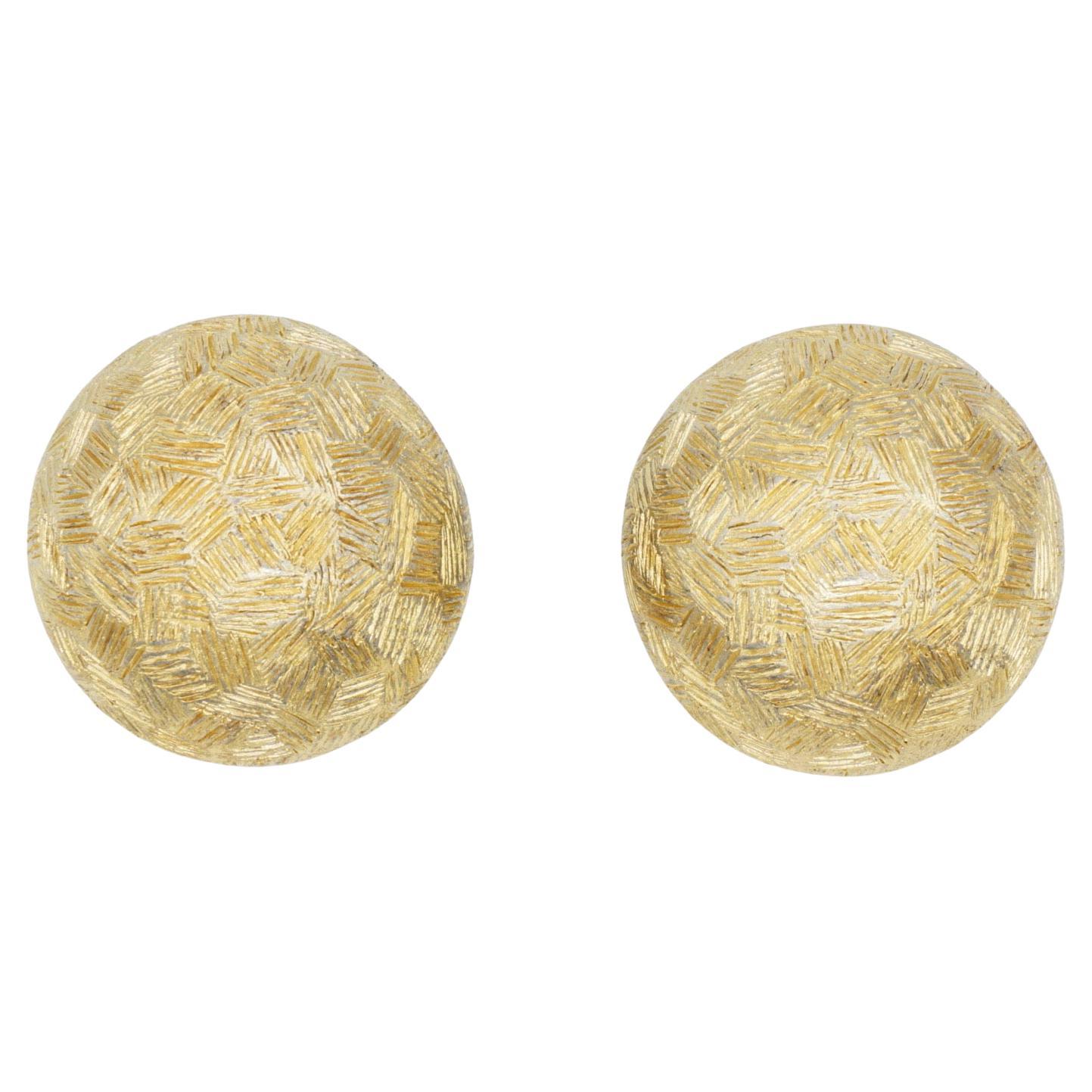 Christian Dior 1980s Unisex Textured Extra Large Circle Round Dome Chunky Modernist Clip Earrings, Gold Tone

Very good condition. Light scratches or colour loss, barely noticeable. 100% Genuine.

Signed at the back. Very rare to find.

Size: