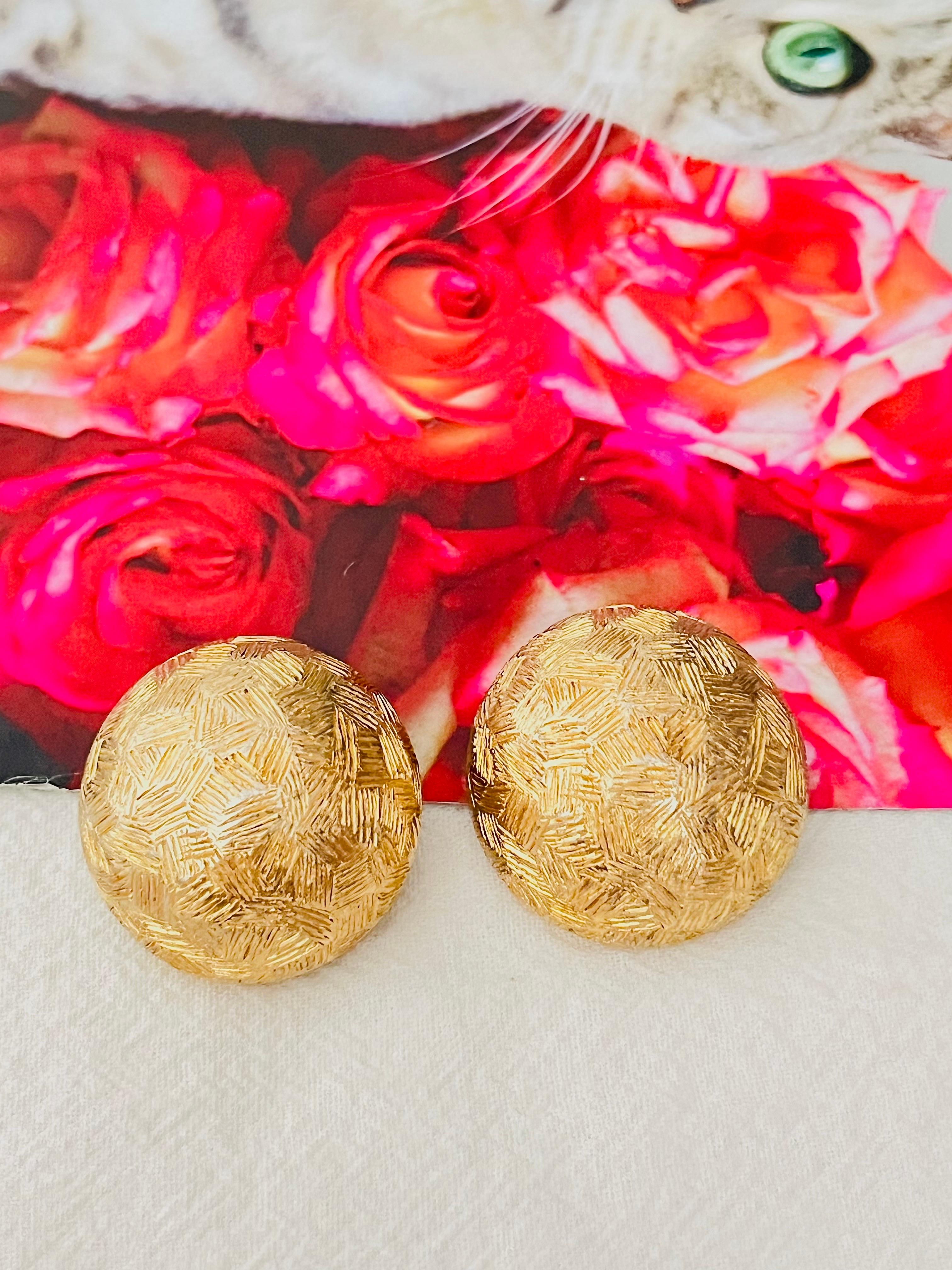 Art Deco Christian Dior 1980s Texture Extra Large Circle Round Dome Chunky Clip Earrings For Sale