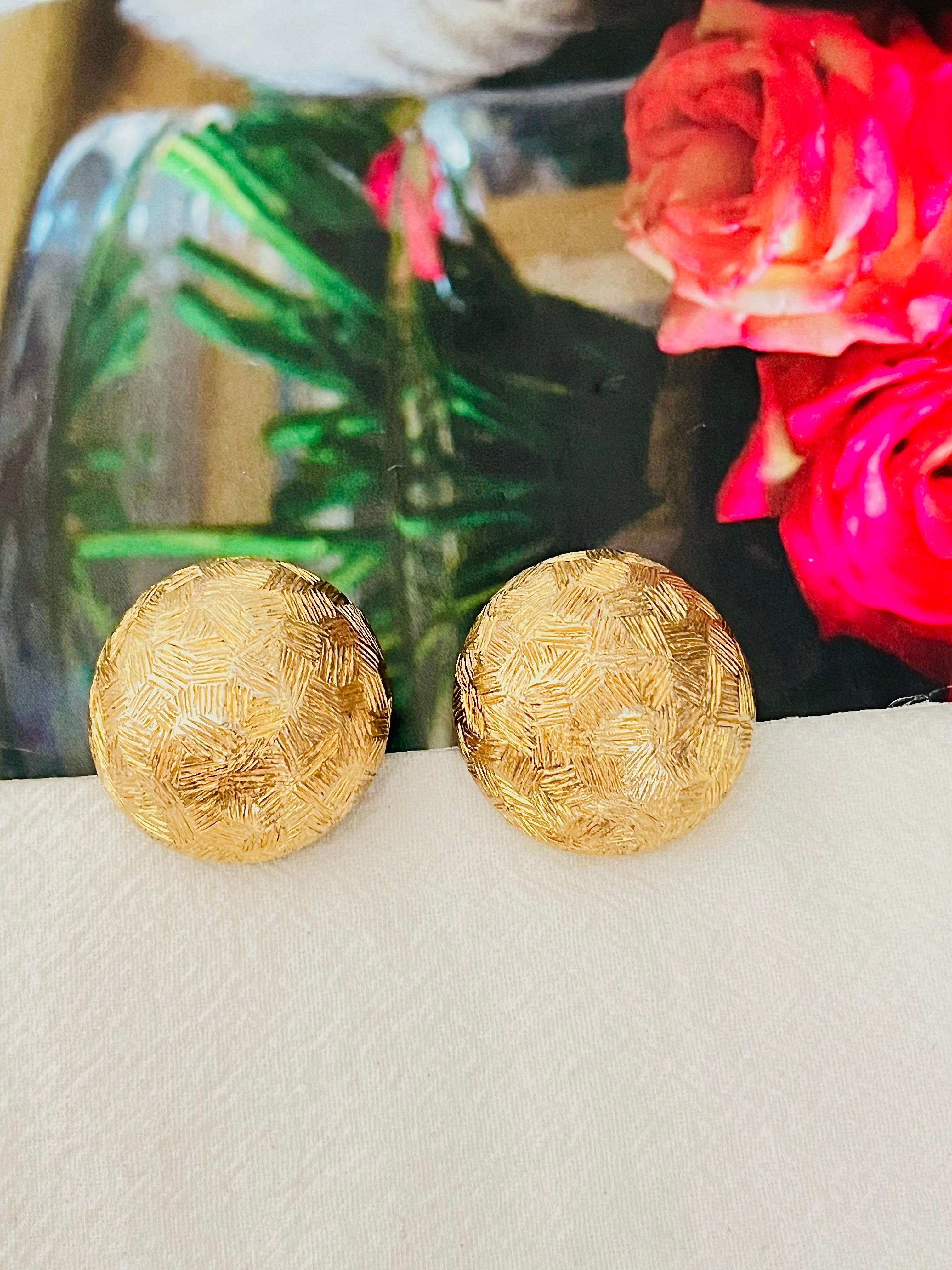 Women's or Men's Christian Dior 1980s Textured Extra Large Circle Round Dome Chunky Clip Earrings For Sale