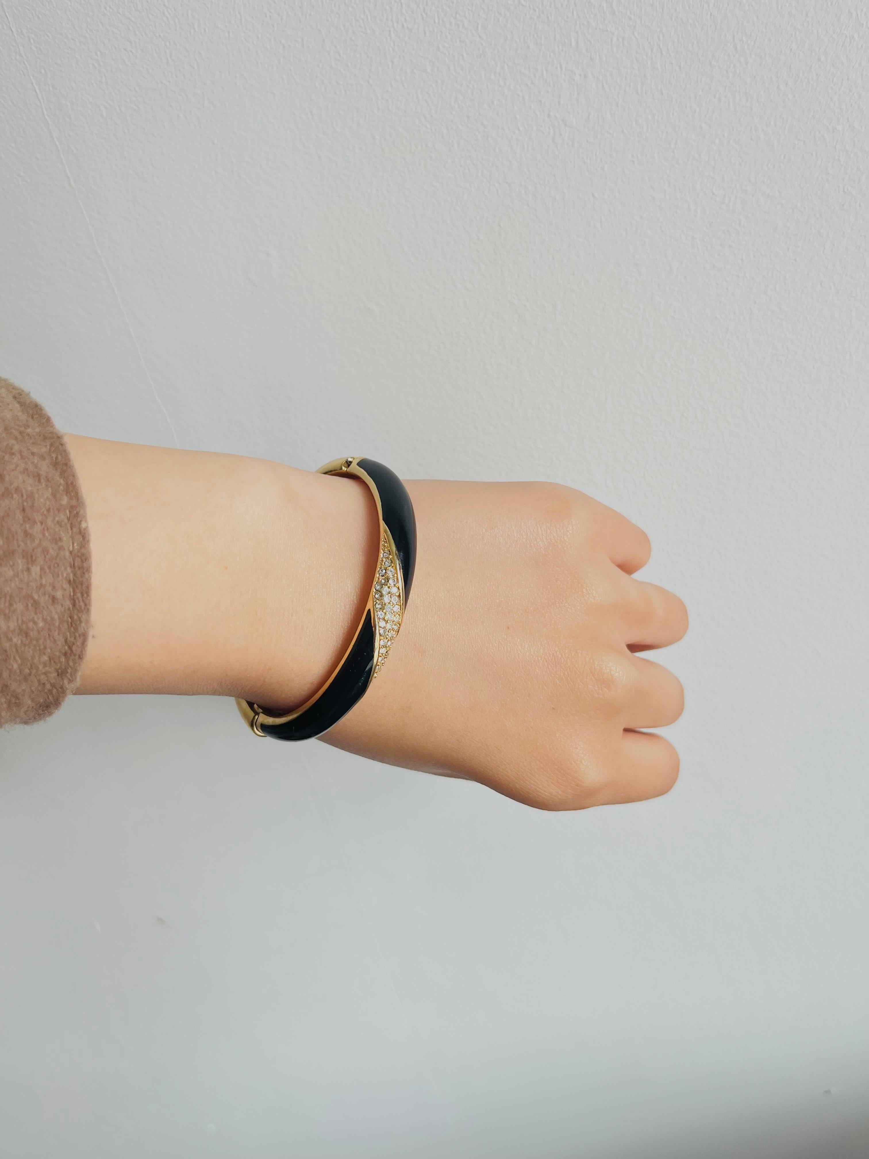 Christian Dior 1980s Vintage Black Enamel Spiral Crystals Cuff Bangle Bracelet For Sale 5