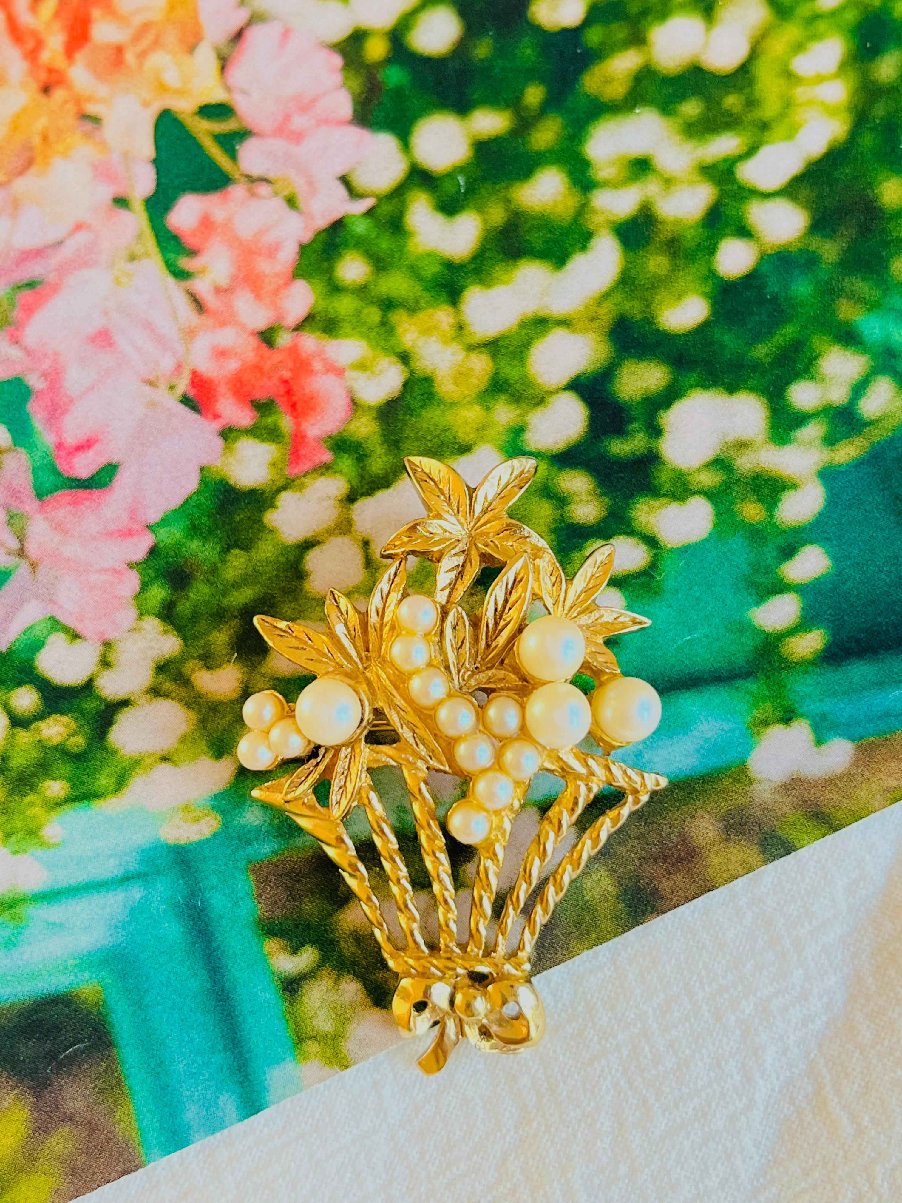 Retro Christian Dior 1980s Vintage Flower Basket Pearls Bouquet Bow Openwork Brooch For Sale