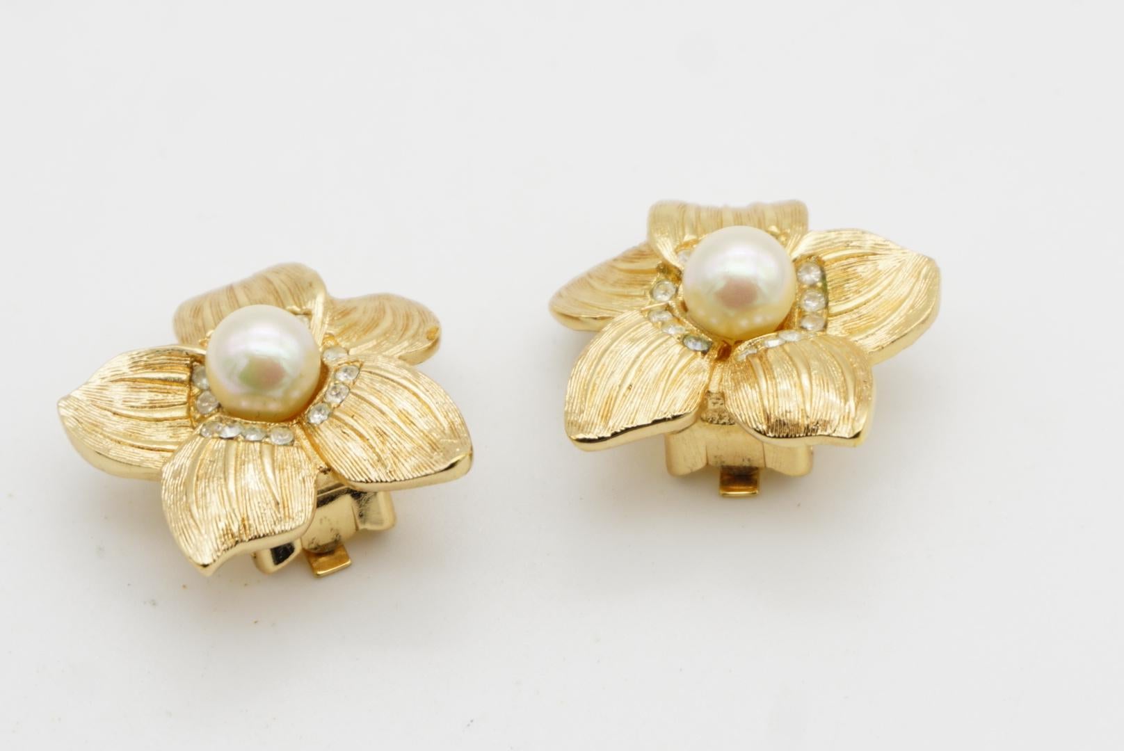 Christian Dior 1980 Boucles d'oreilles Clip Fleur Fleur Blanche Perle Ronde Cristaux Vintage en vente 5