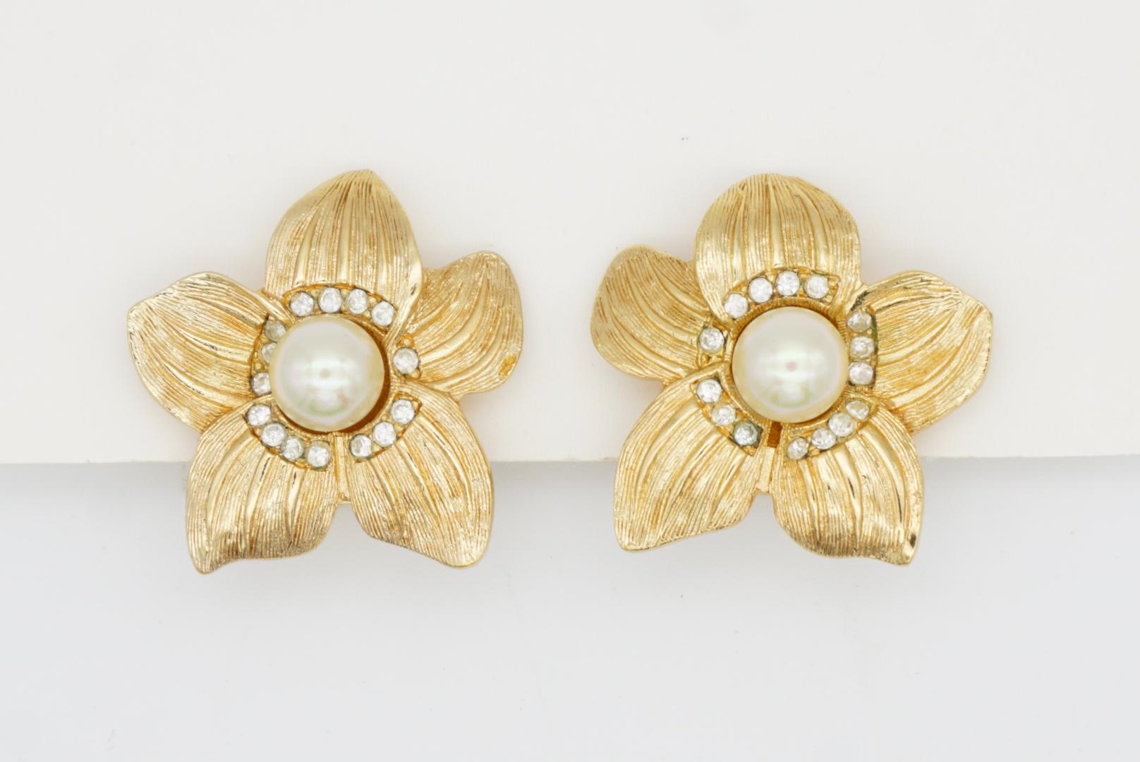 Christian Dior 1980 Boucles d'oreilles Clip Fleur Fleur Blanche Perle Ronde Cristaux Vintage en vente 2
