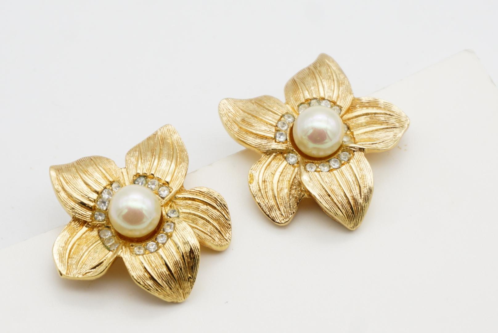 Christian Dior 1980 Boucles d'oreilles Clip Fleur Fleur Blanche Perle Ronde Cristaux Vintage en vente 3