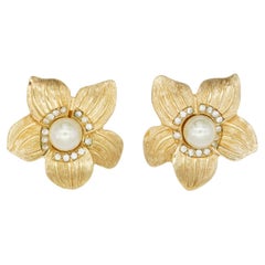 Christian Dior 1980 Boucles d'oreilles Clip Fleur Fleur Blanche Perle Ronde Cristaux Vintage