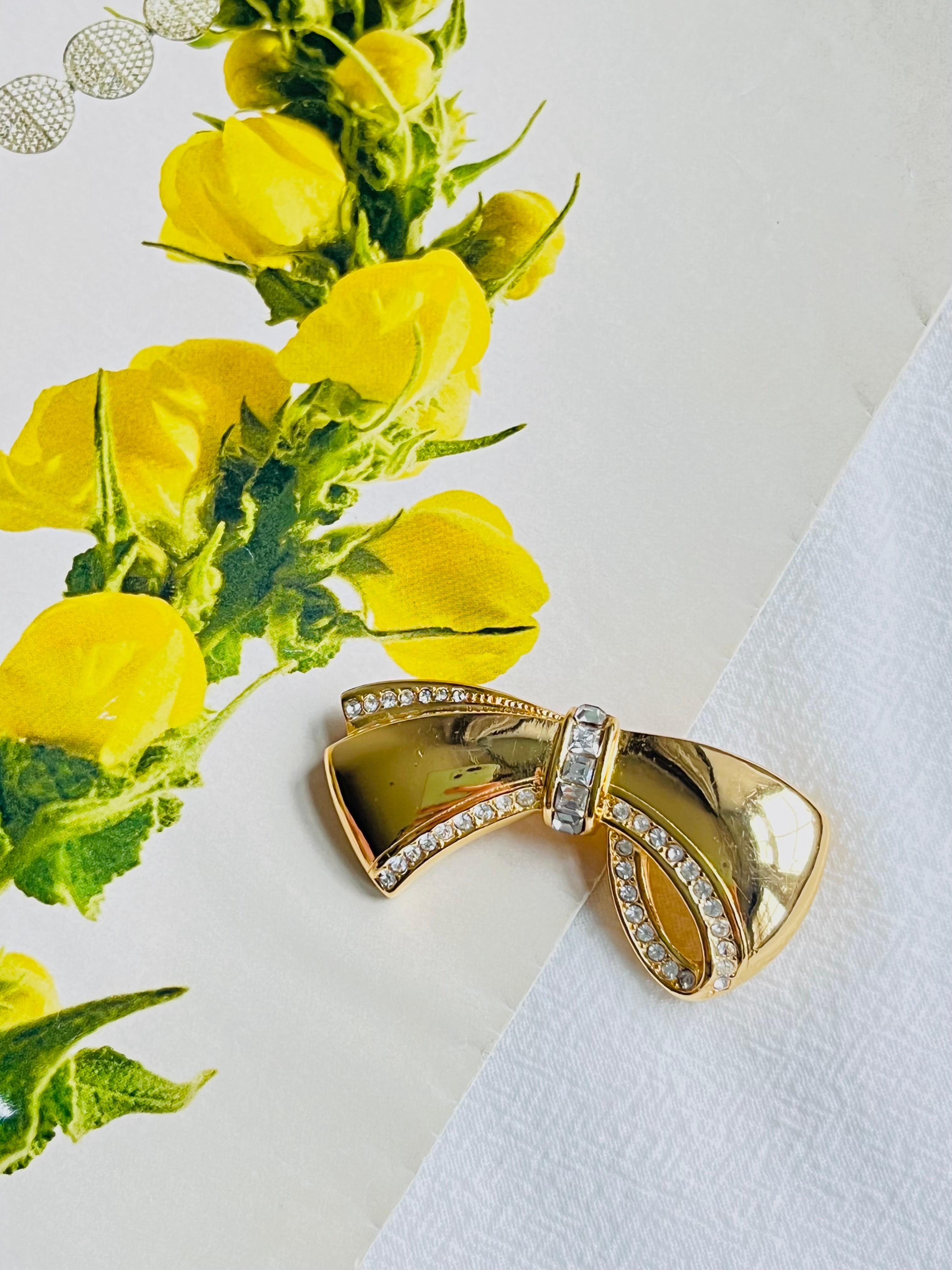 Christian Dior 1980er Jahre Vintage Glow Knot Schleife Band Gold Kristalle Chunky Brosche im Zustand „Gut“ im Angebot in Wokingham, England
