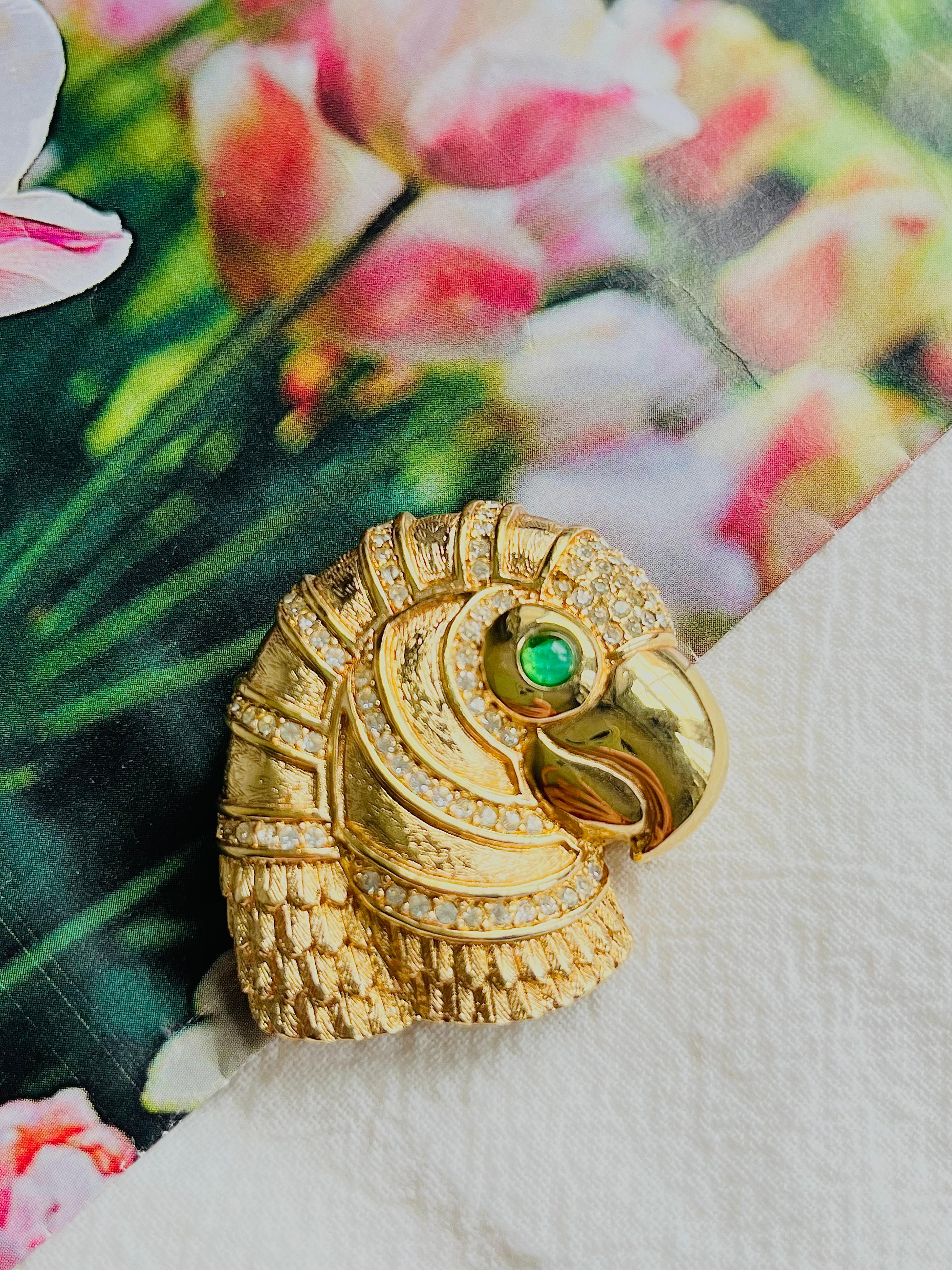 Christian Dior 1980s Vintage Gripoix Emerald Green Eye Parrot Bird Head Crystal Brooch, Gold Tone

Very excellent condition. Maybe light scratches or color loss, barely noticeable. Rare to find. 100% Genuine.

A unique piece. This is gold plated