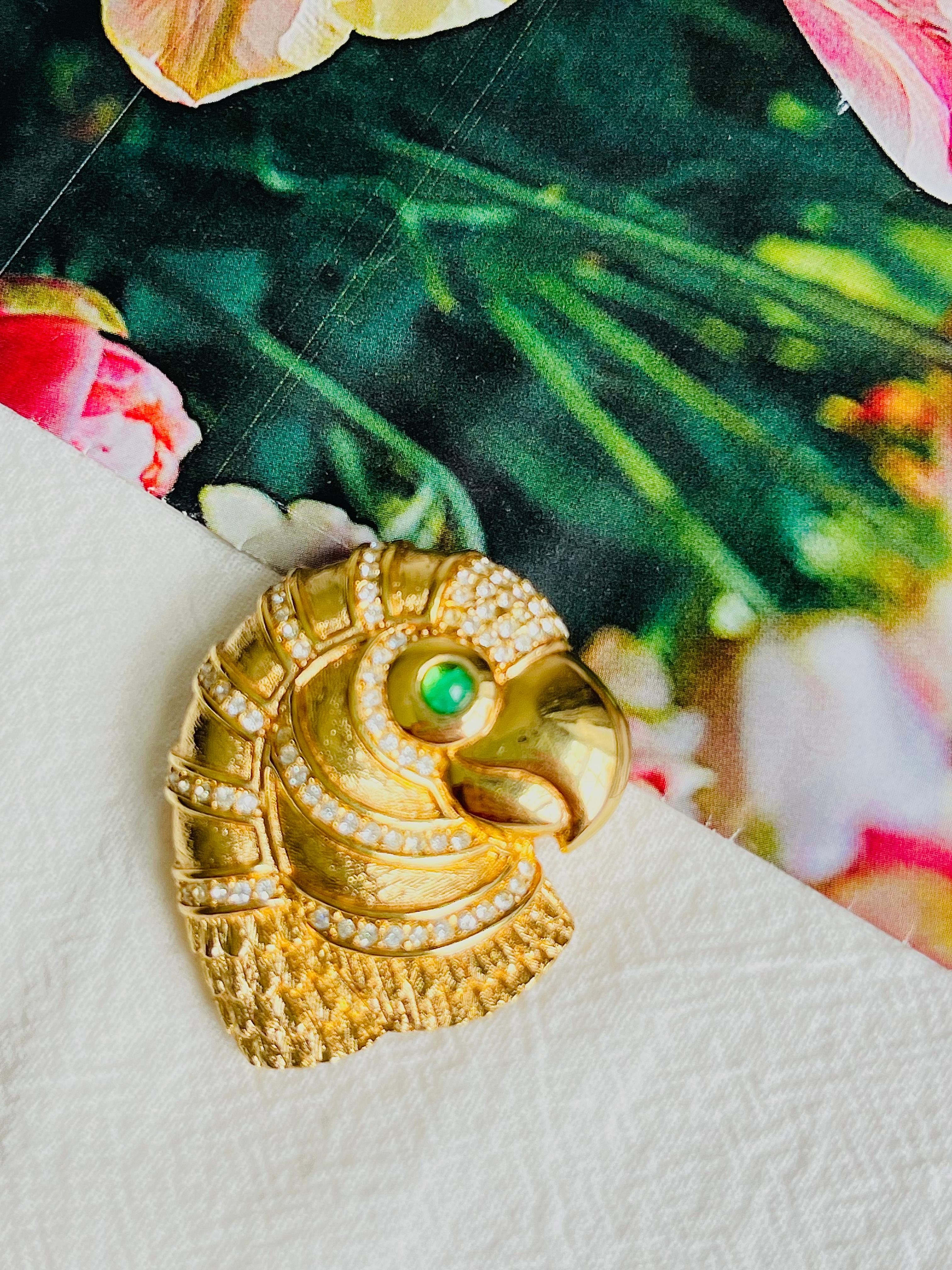 Christian Dior 1980s Vintage Gripoix Emerald Eye Parrot Bird Head Crystal Brooch In Excellent Condition In Wokingham, England