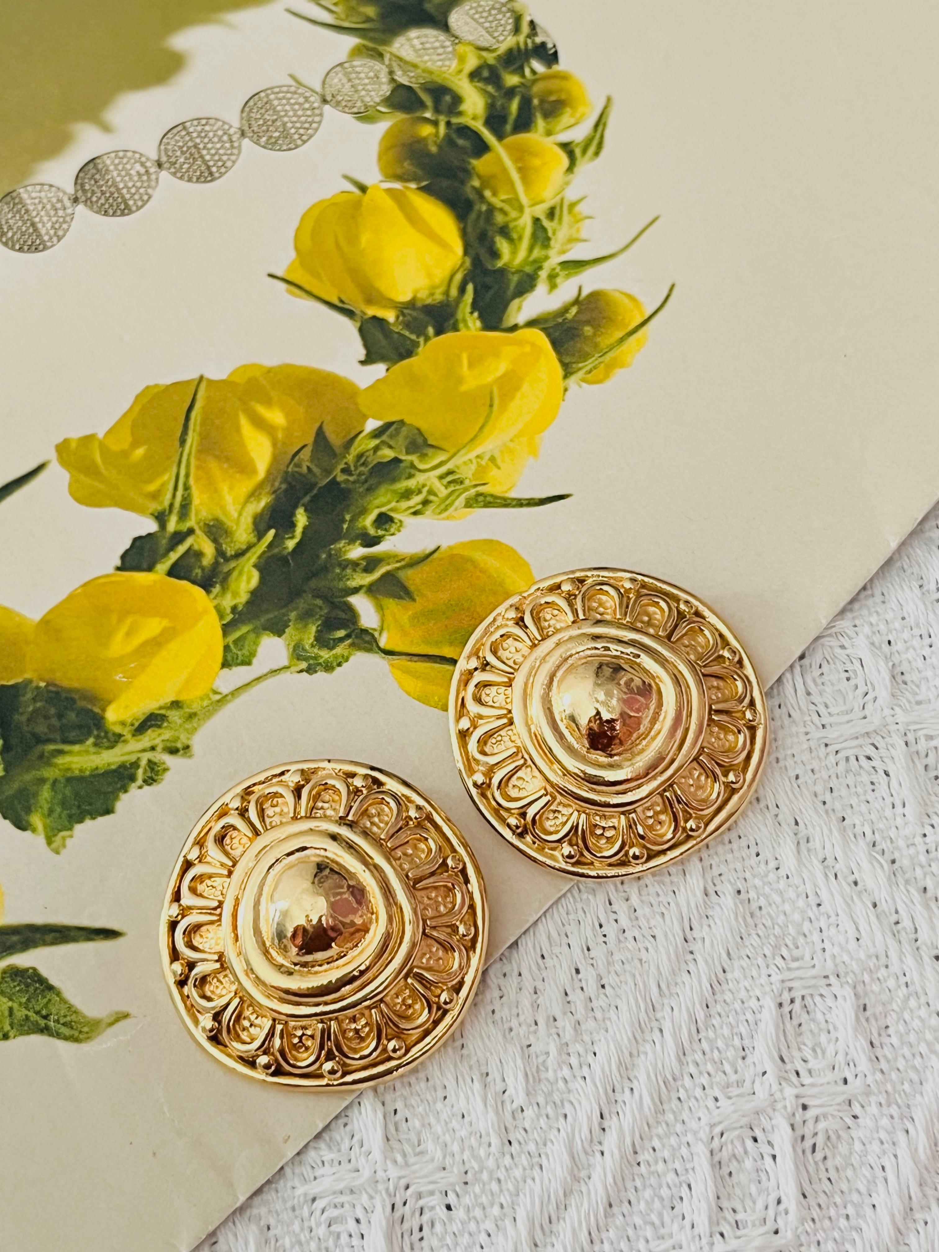 Christian Dior 1980s Vintage Large Round Sunburst Floral Relief Clip Earrings In Excellent Condition In Wokingham, England