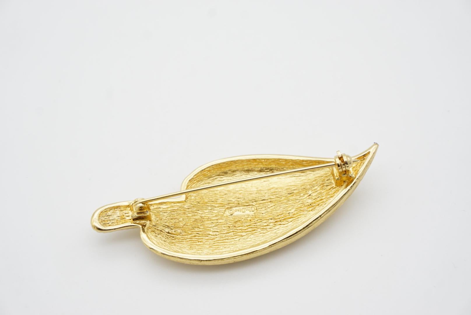 Christian Dior 1980s Vintage Large Vivid Wavy Leaf Crystals Chunky Gold Brooch For Sale 7