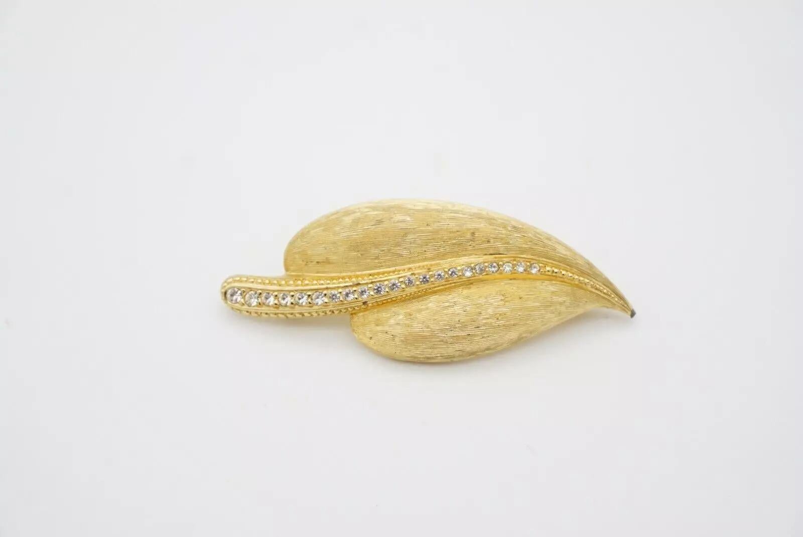 Christian Dior 1980s Vintage Large Vivid Wavy Leaf Crystals Chunky Gold Brooch For Sale 8