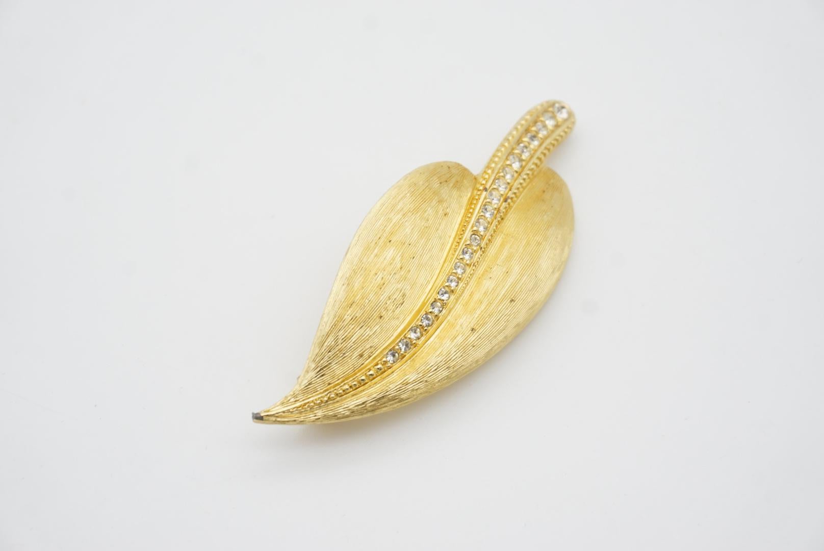 Christian Dior 1980s Vintage Large Vivid Wavy Leaf Crystals Chunky Gold Brooch For Sale 4