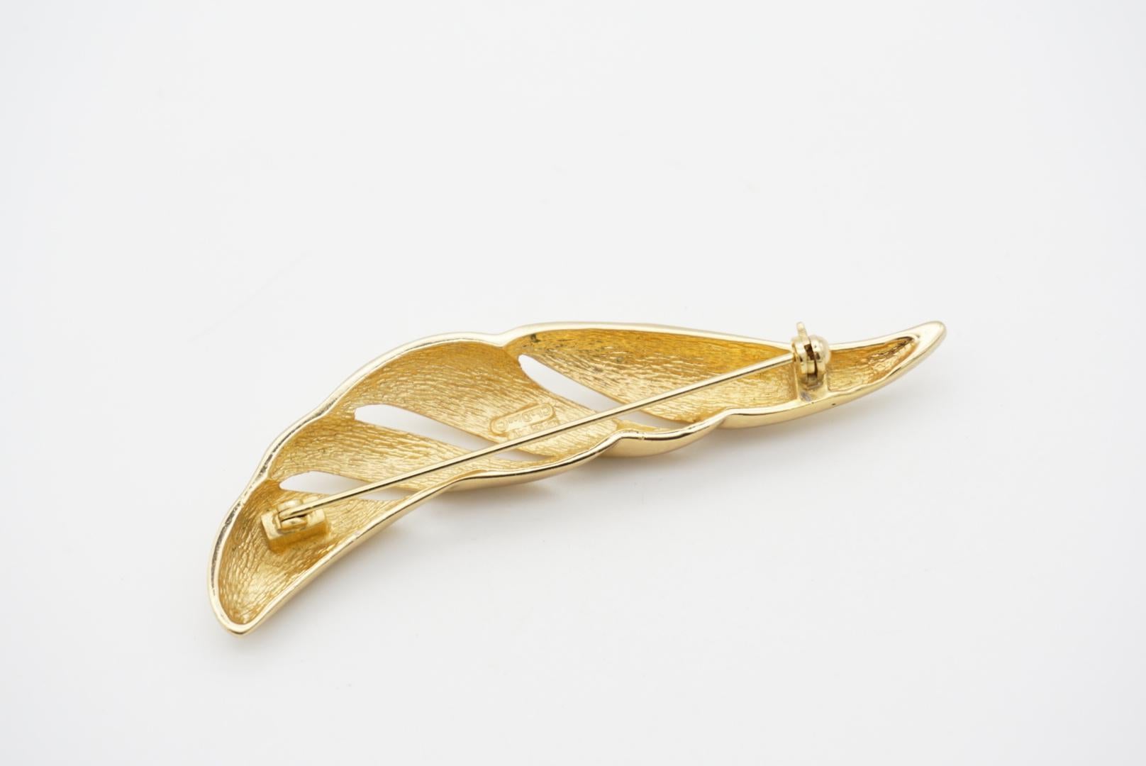 Christian Dior 1980s Vintage Large Wavy Openwork Leaf Croissant Glow Gold Brooch For Sale 5
