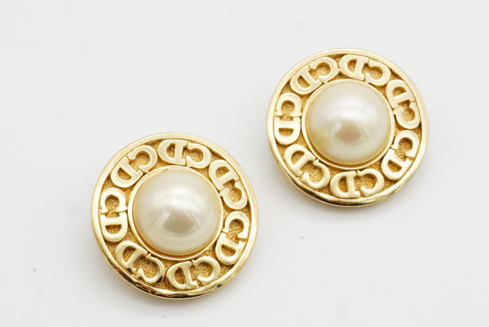 Christian Dior 1980s Vintage Logos CD White Pearl Circle Elegant Clip Earrings For Sale 5