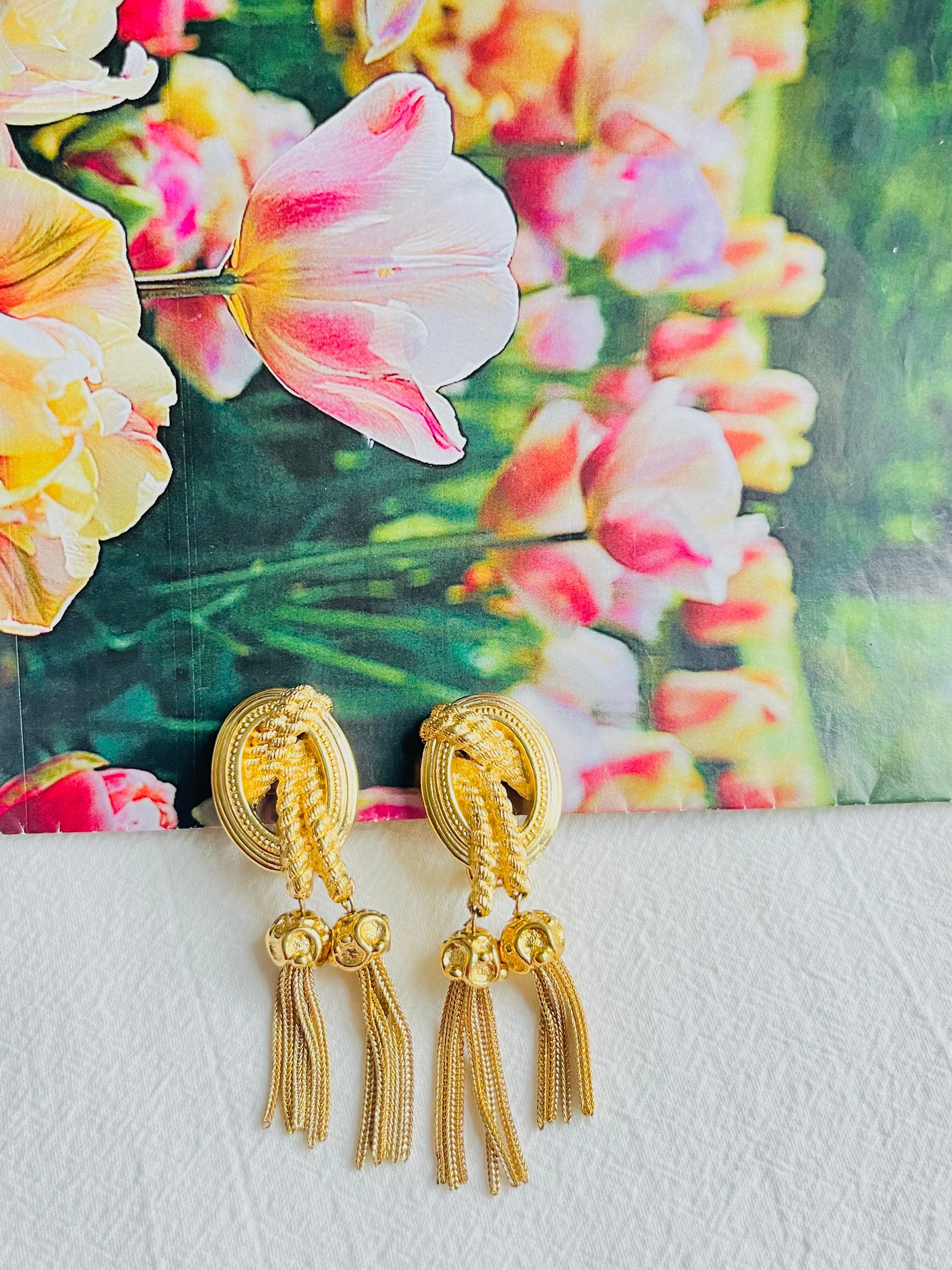 Christian Dior 1980er Jahre Vintage Medaillon Double Tassel Rope Lange Tropfenohrringe mit Medaillon im Zustand „Hervorragend“ im Angebot in Wokingham, England