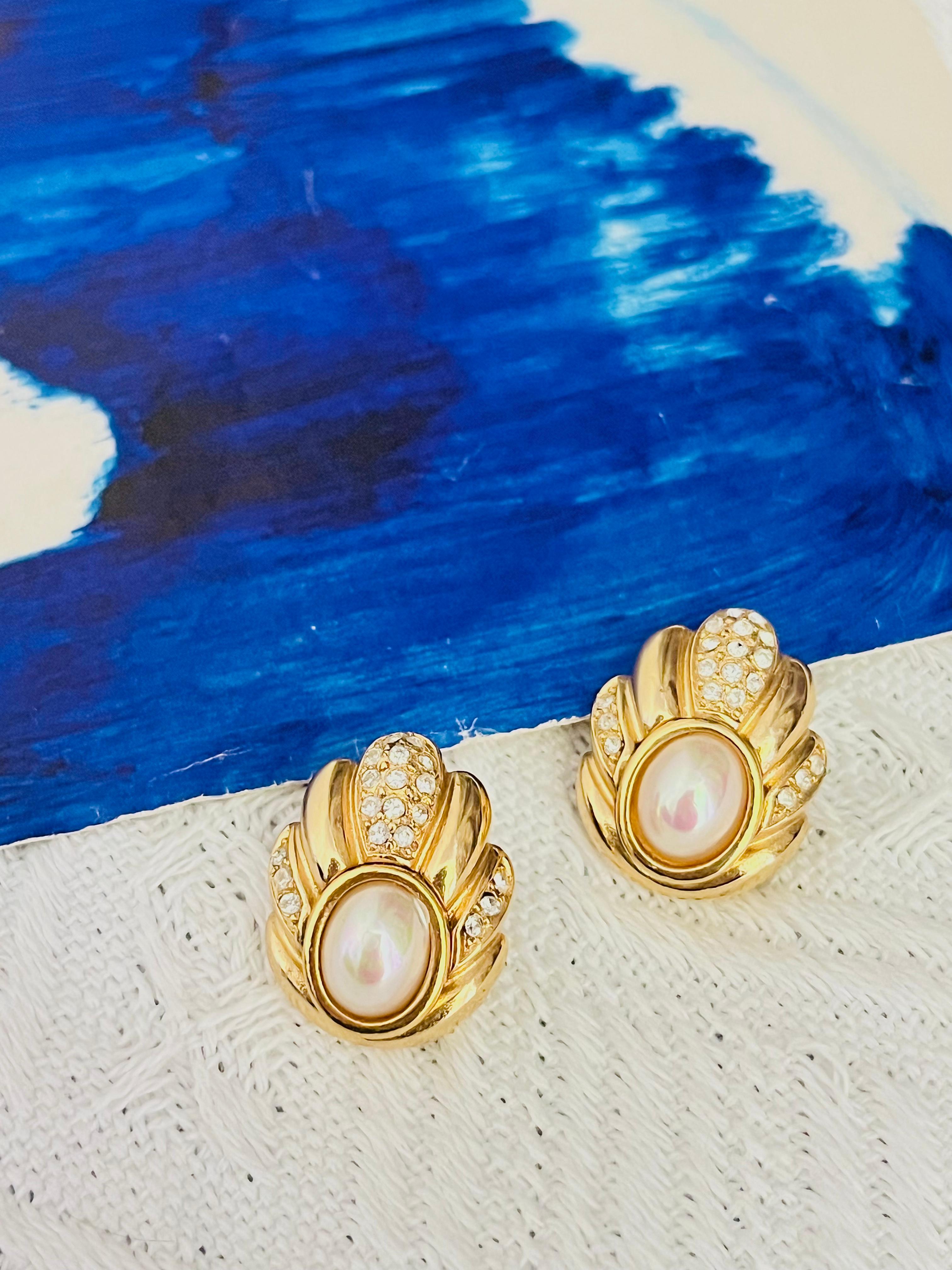 Christian Dior 1980s Vintage Oval White Pearl Crystals Flower Pierced Earrings In Good Condition For Sale In Wokingham, England