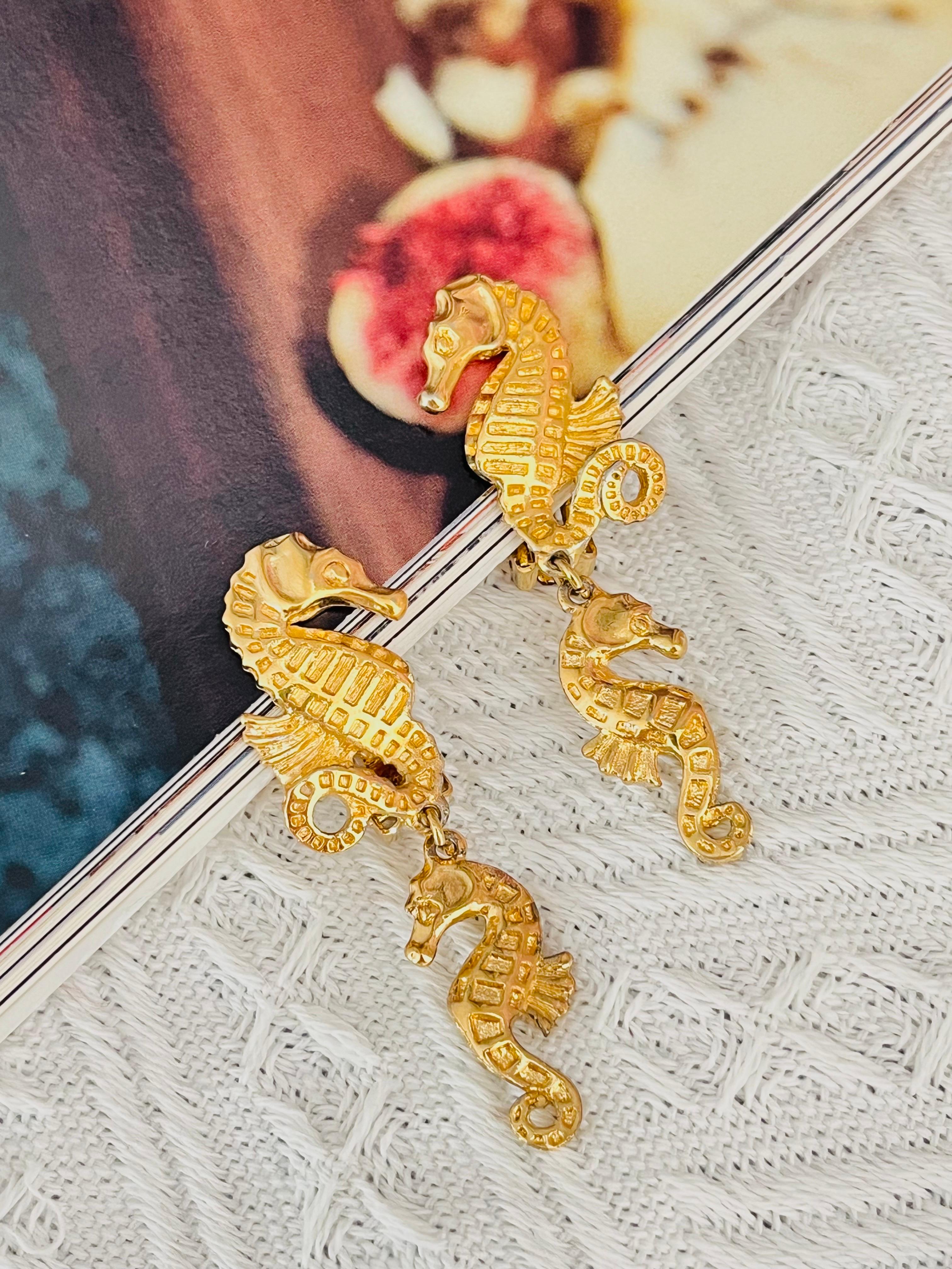 Christian Dior 1980s Vintage Relief Double Seahorse Long Dangle Clip Earrings In Good Condition For Sale In Wokingham, England