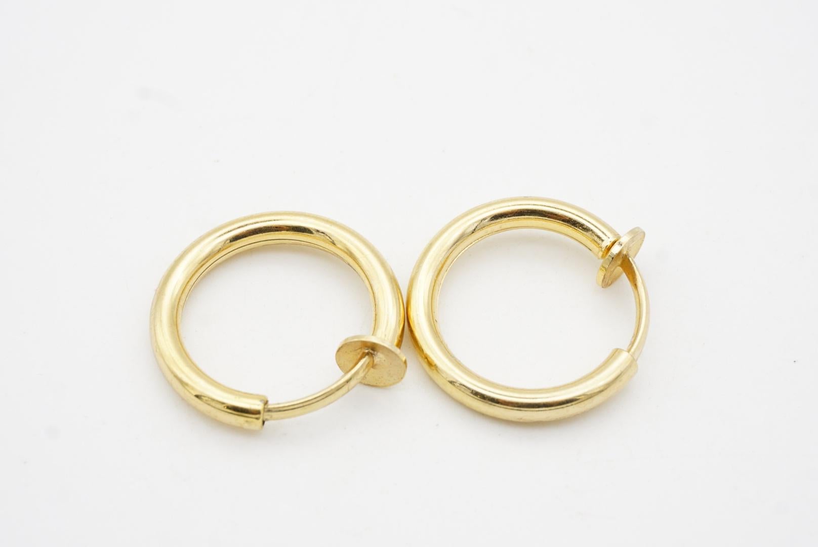 Christian Dior 1980s Vintage Round Circle Glow Hoop Modernist Clip On Earrings For Sale 2