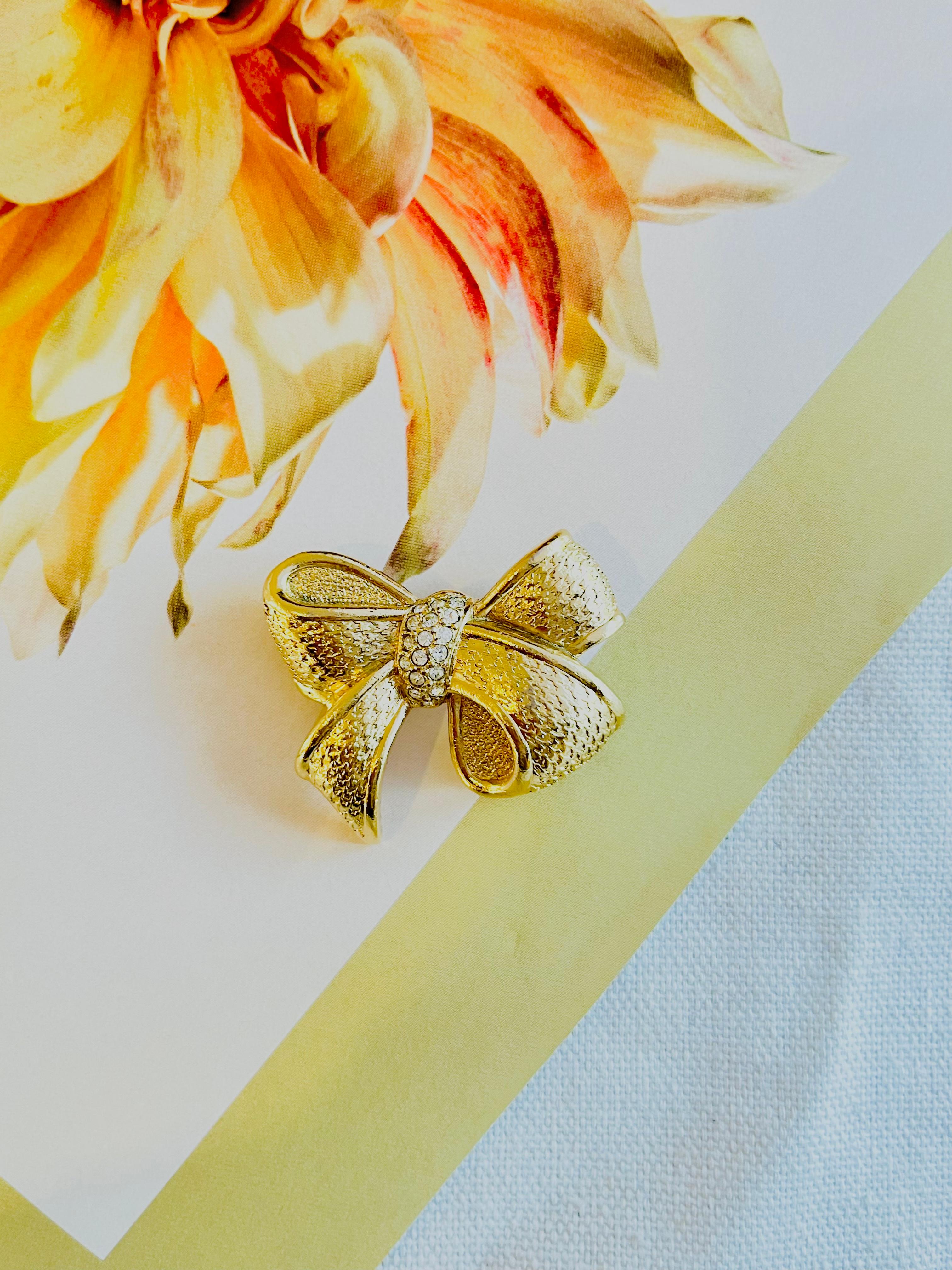 Art Deco Christian Dior 1980s Vintage Textured Knot Bow Ribbon Crystals Gold Brooch New