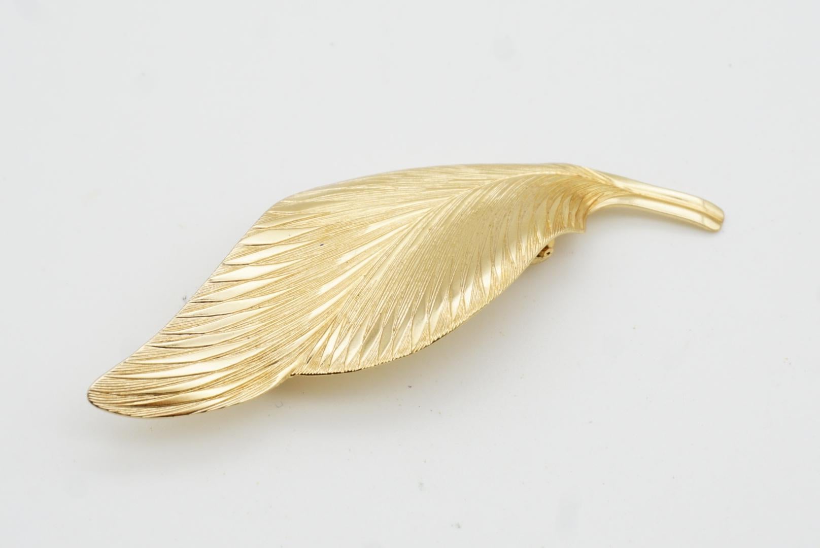 Christian Dior 1980 Vintage Texturé Long Vivid Twist Swirl Wave Leaf Brooch en vente 5