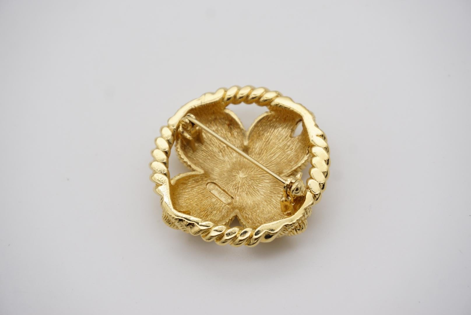 Christian Dior 1980s Vintage Textured Round Openwork Twist Knot Bow Gold Brooch For Sale 5