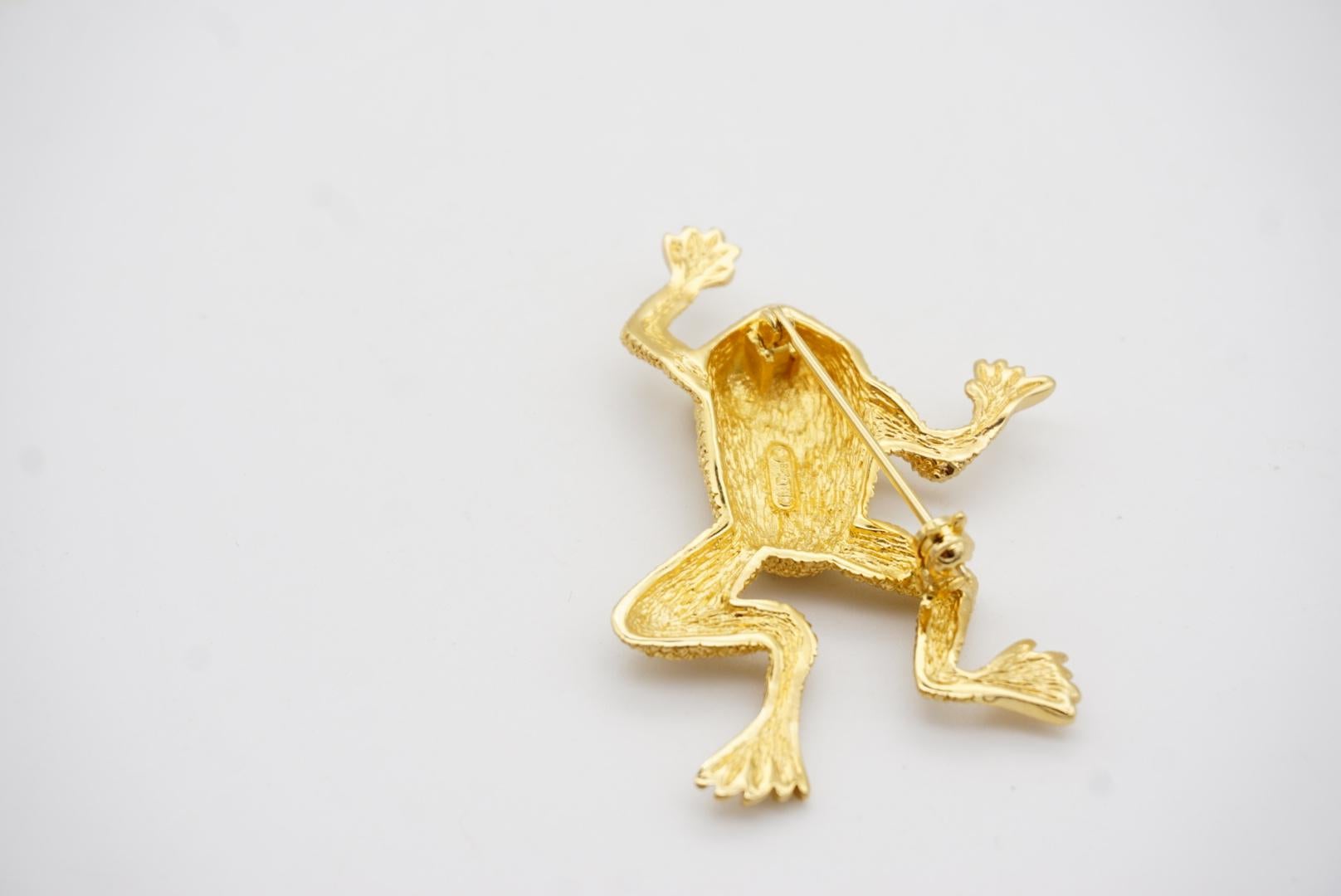Christian Dior 1980s Vintage Textured Vivid Cute Jumping Swimming Frog Brooch For Sale 3