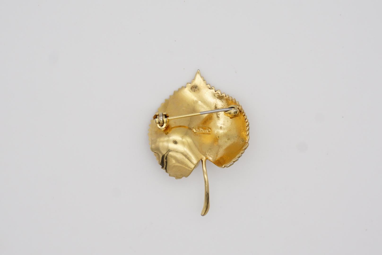 Christian Dior 1980s Vintage Textured Vivid Wave Leaf Round Pearl Gold Brooch For Sale 5