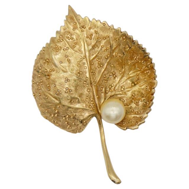 Christian Dior 1980s Vintage Textured Vivid Wave Leaf Round Pearl Gold Brooch For Sale