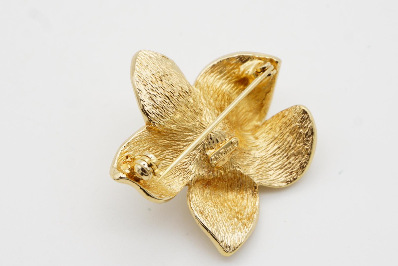 Christian Dior 1980s Vintage Wavy Flower White Pearl Crystals Elegant Brooch For Sale 7