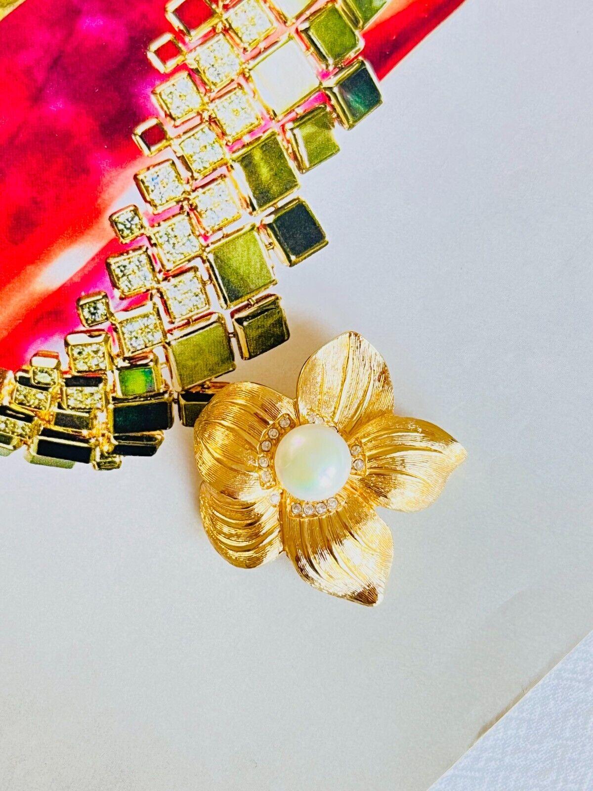 Art Deco Christian Dior 1980s Vintage Wavy Flower White Pearl Crystals Elegant Brooch For Sale