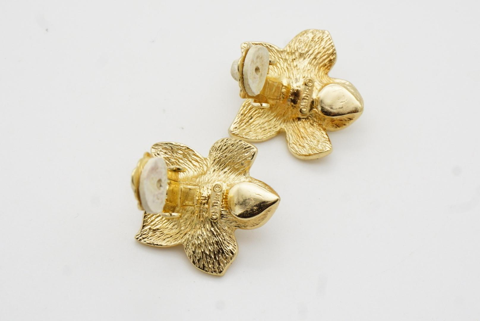 Christian Dior 1980s Vintage Wavy Flower White Pearl Crystals Elegant Earrings For Sale 6