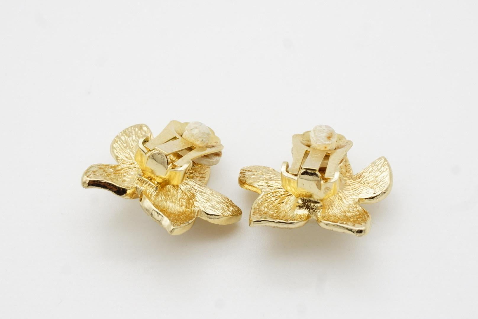 Christian Dior 1980s Vintage Wavy Flower White Pearl Crystals Elegant Earrings For Sale 7