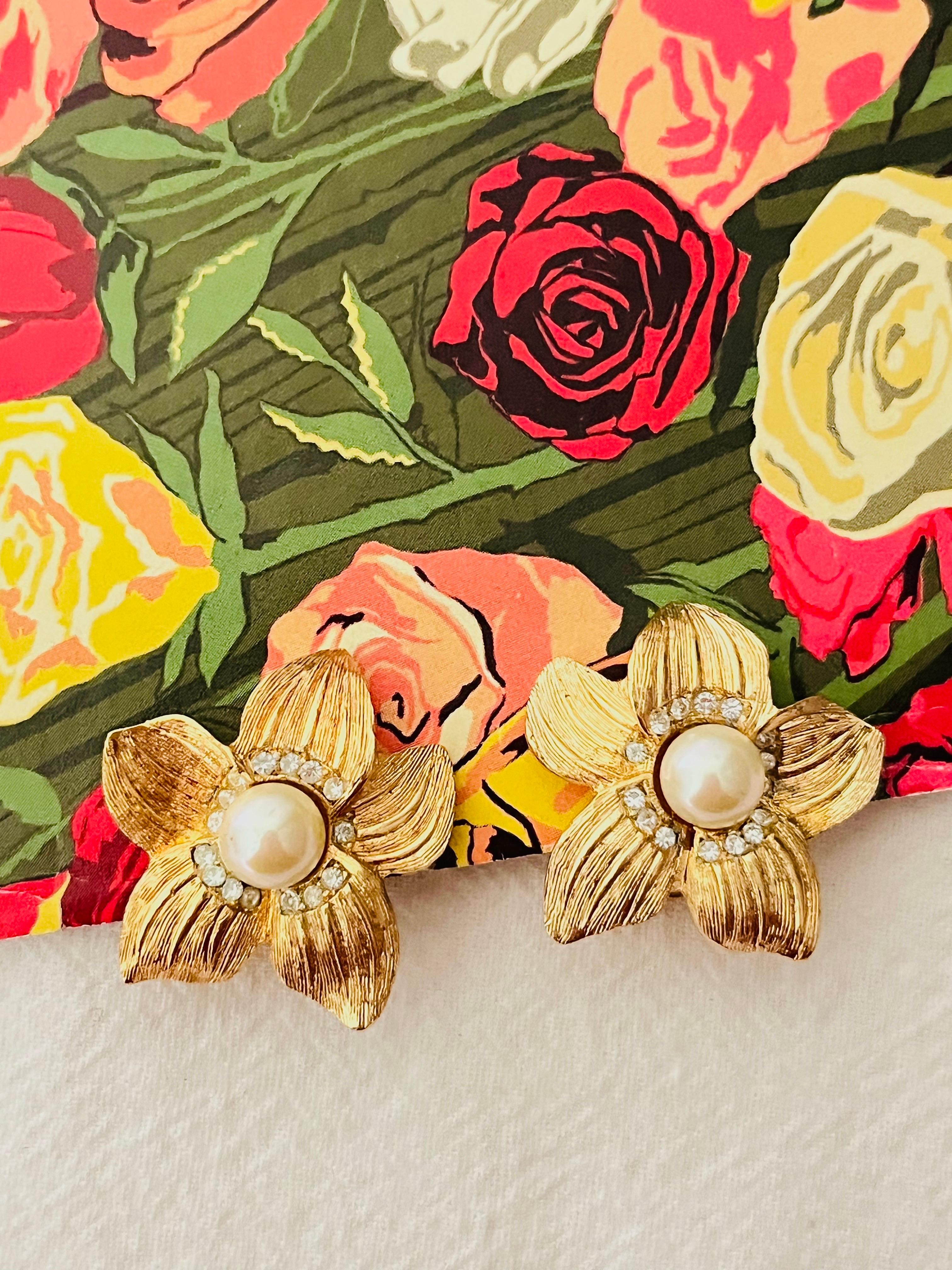 Art Deco Christian Dior 1980s Vintage Wavy Flower White Pearl Crystals Elegant Earrings For Sale