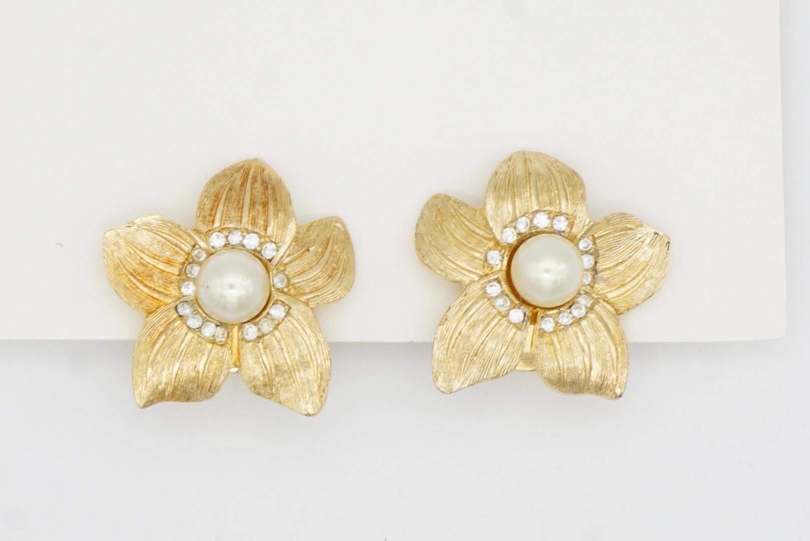 Christian Dior 1980s Vintage Wavy Flower White Pearl Crystals Elegant Earrings For Sale 2