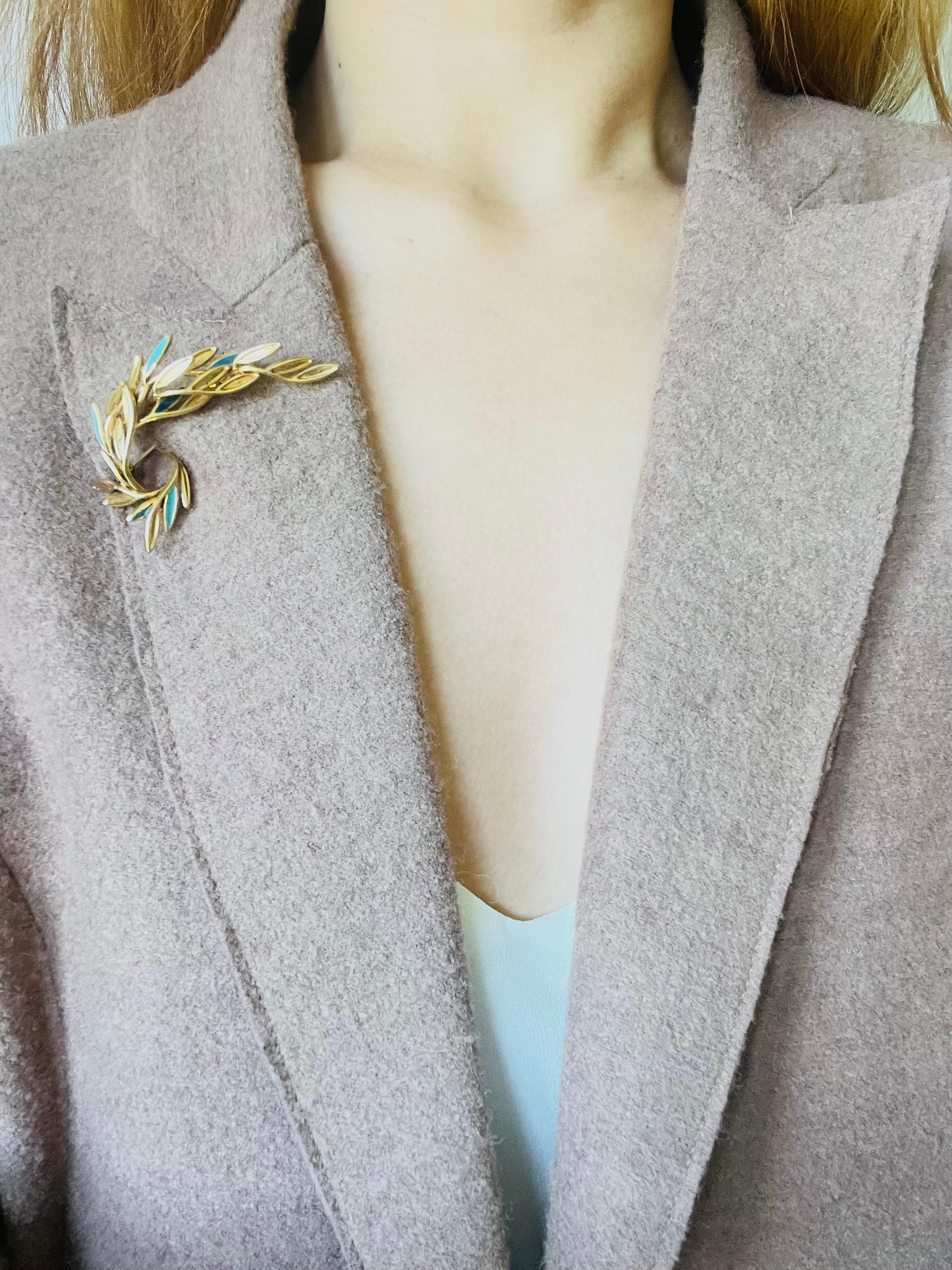 Christian Dior 1980s Vintage Broche ondulado remolino hoja turquesa azul marino pavo real pájaro en venta 1