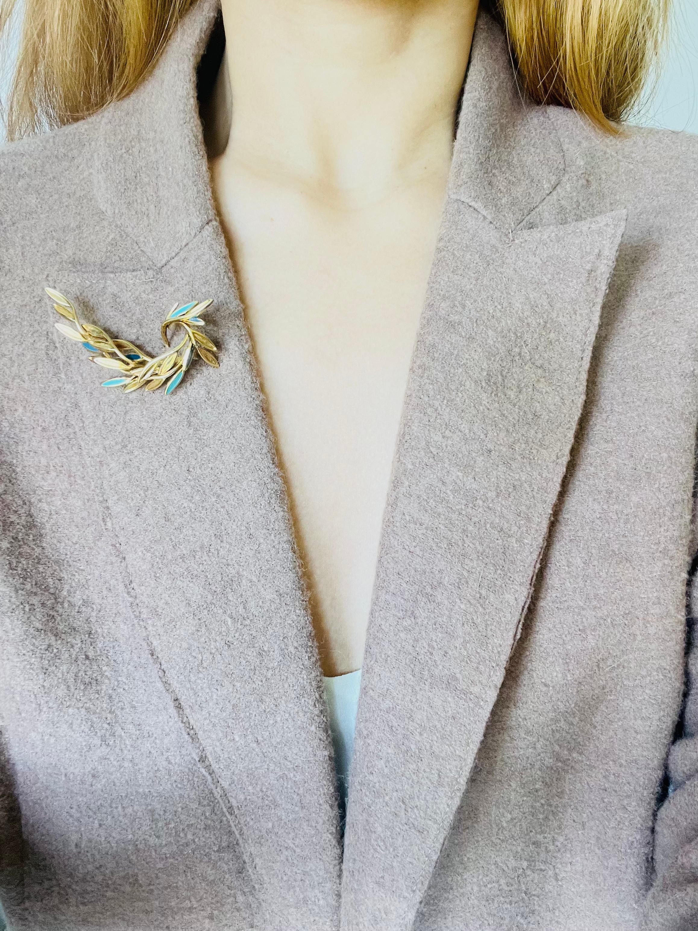 Christian Dior 1980s Vintage Broche ondulado remolino hoja turquesa azul marino pavo real pájaro en venta 2
