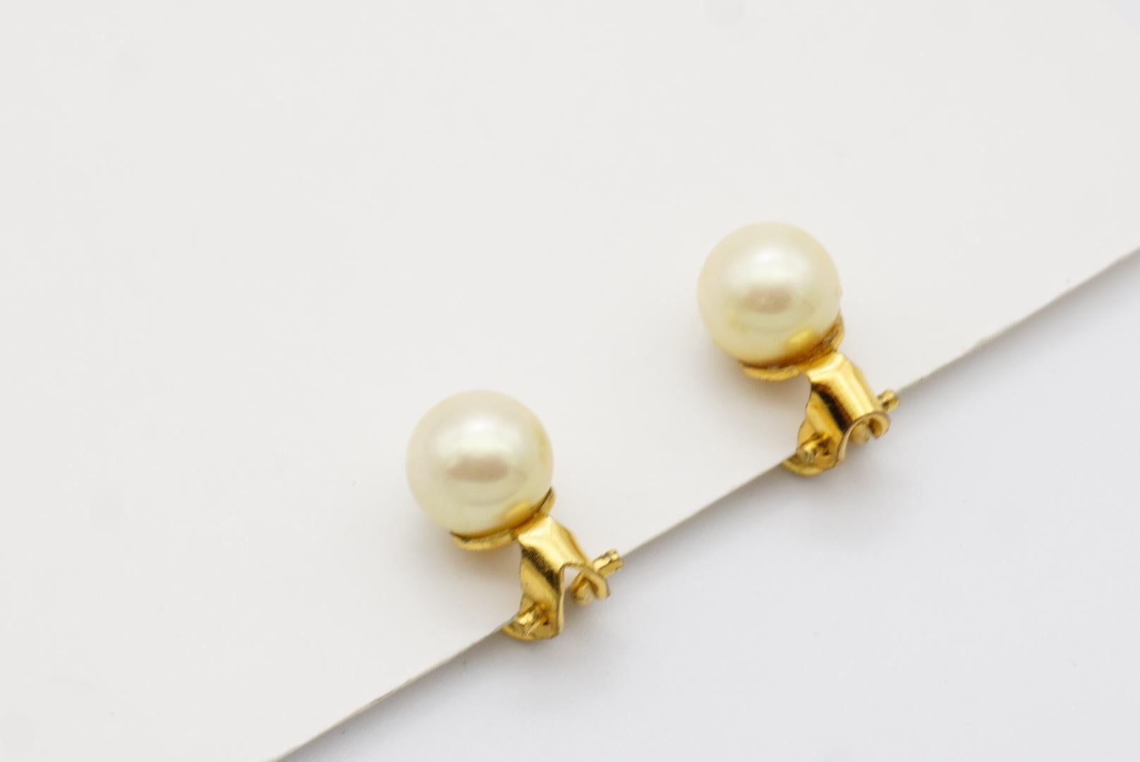 Christian Dior 1980s Vintage White Ball Pearl Round Circle Gold Clip Earrings For Sale 5