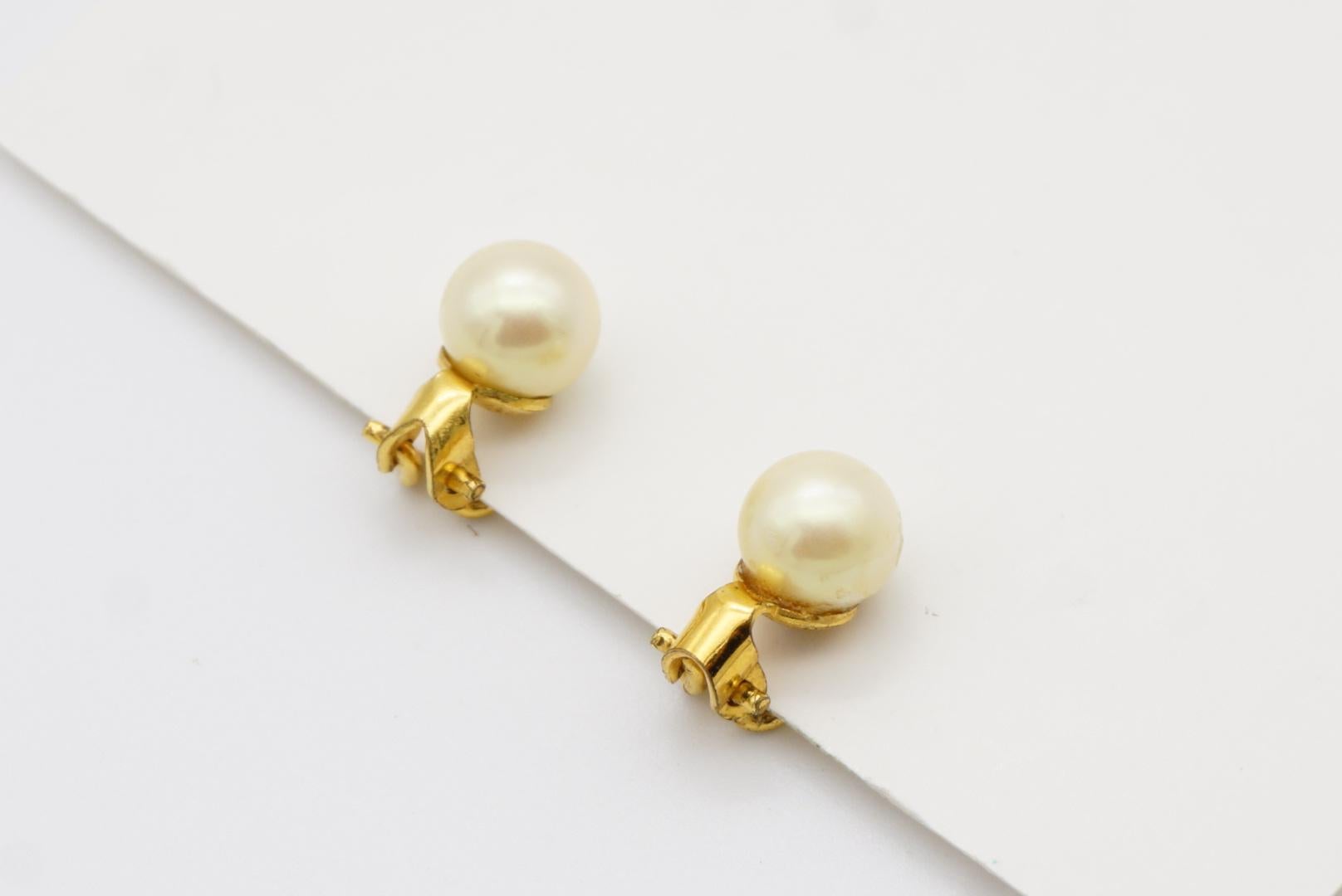Christian Dior 1980s Vintage White Ball Pearl Round Circle Gold Clip Earrings For Sale 6