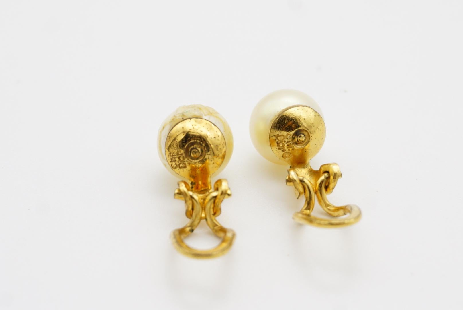 Christian Dior 1980s Vintage White Ball Pearl Round Circle Gold Clip Earrings For Sale 8