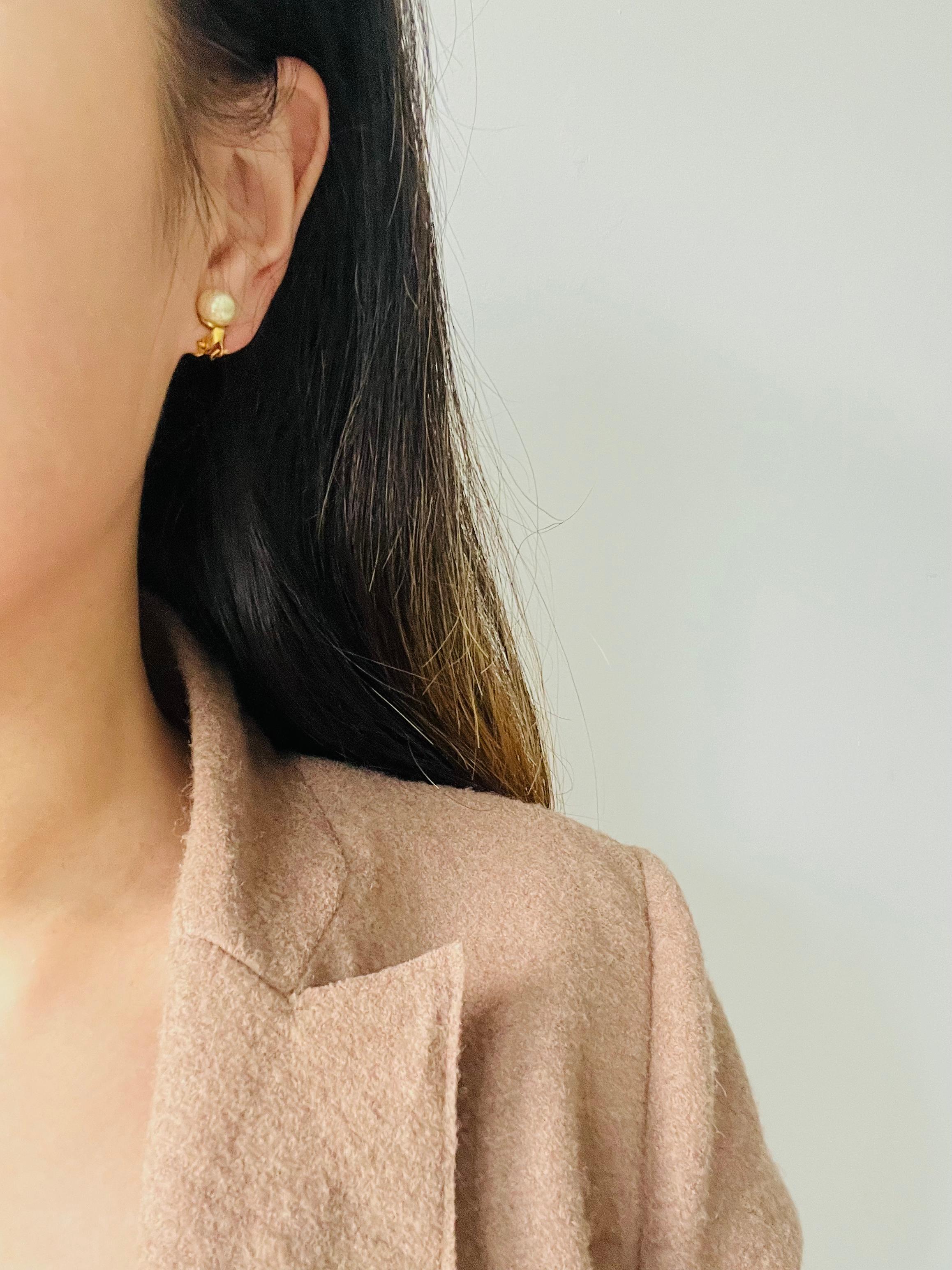 Christian Dior 1980s Vintage White Ball Pearl Round Circle Gold Clip Earrings For Sale 1