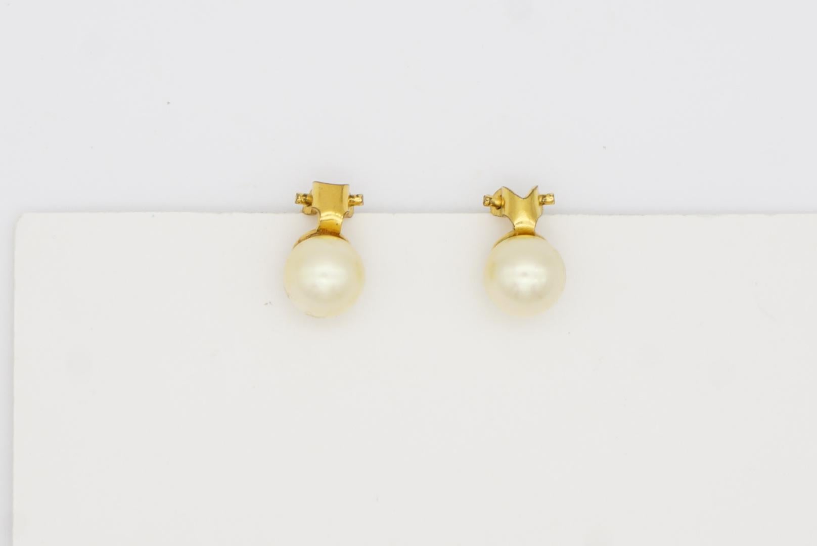 Christian Dior 1980s Vintage White Ball Pearl Round Circle Gold Clip Earrings For Sale 3