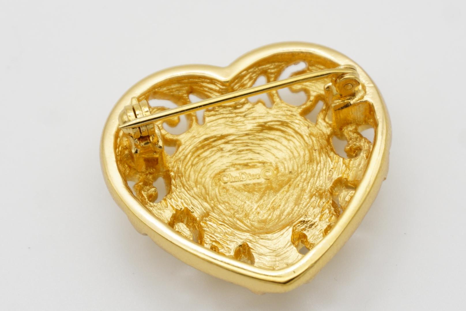 Christian Dior 1980s Vintage White Crystals Heart Love Openwork Carved Brooch 8