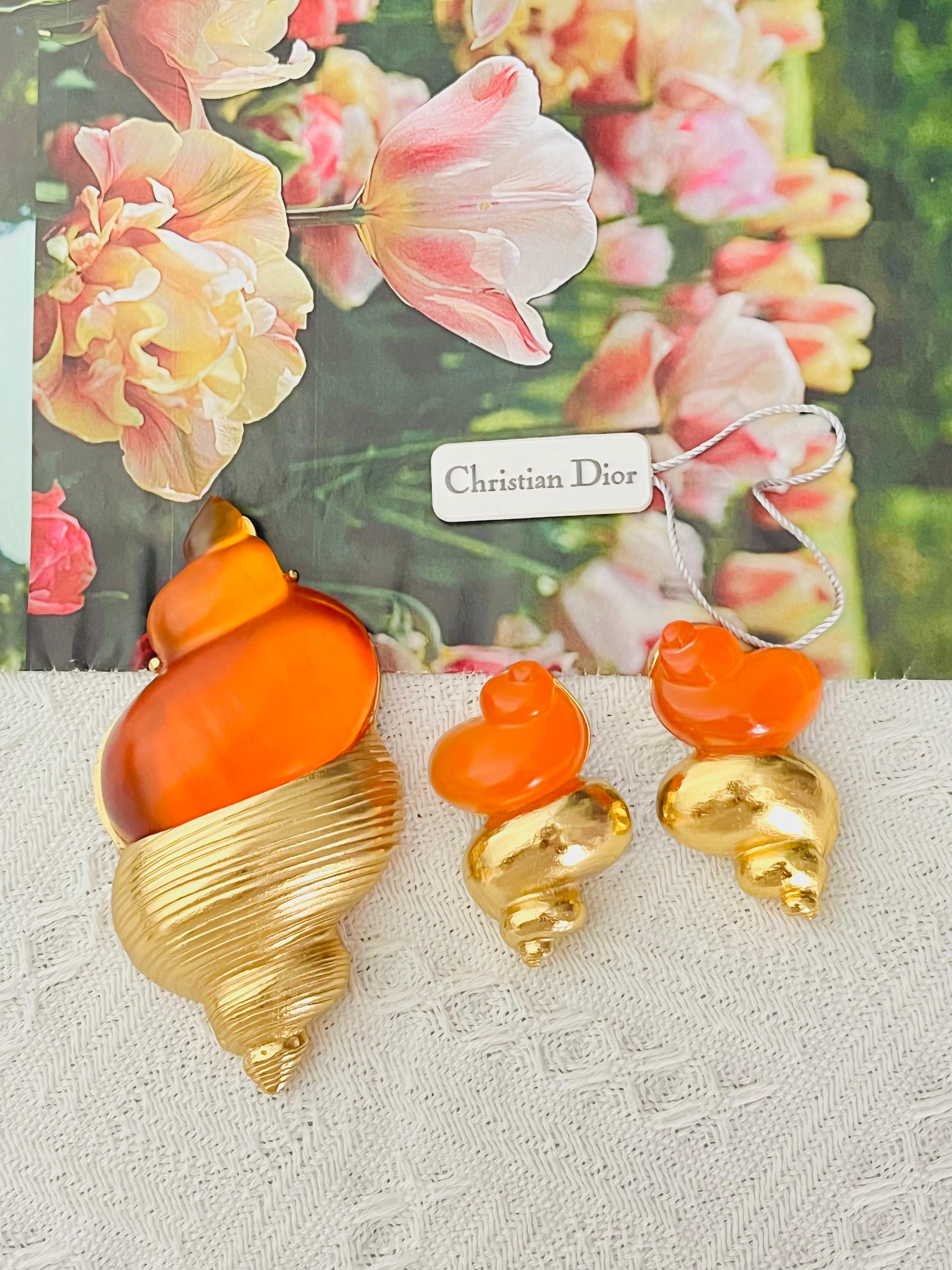 Art Déco Christian Dior 1987 Robert Goossens for Christian Dior Orecchini a spilla con conchiglia arancione in vendita