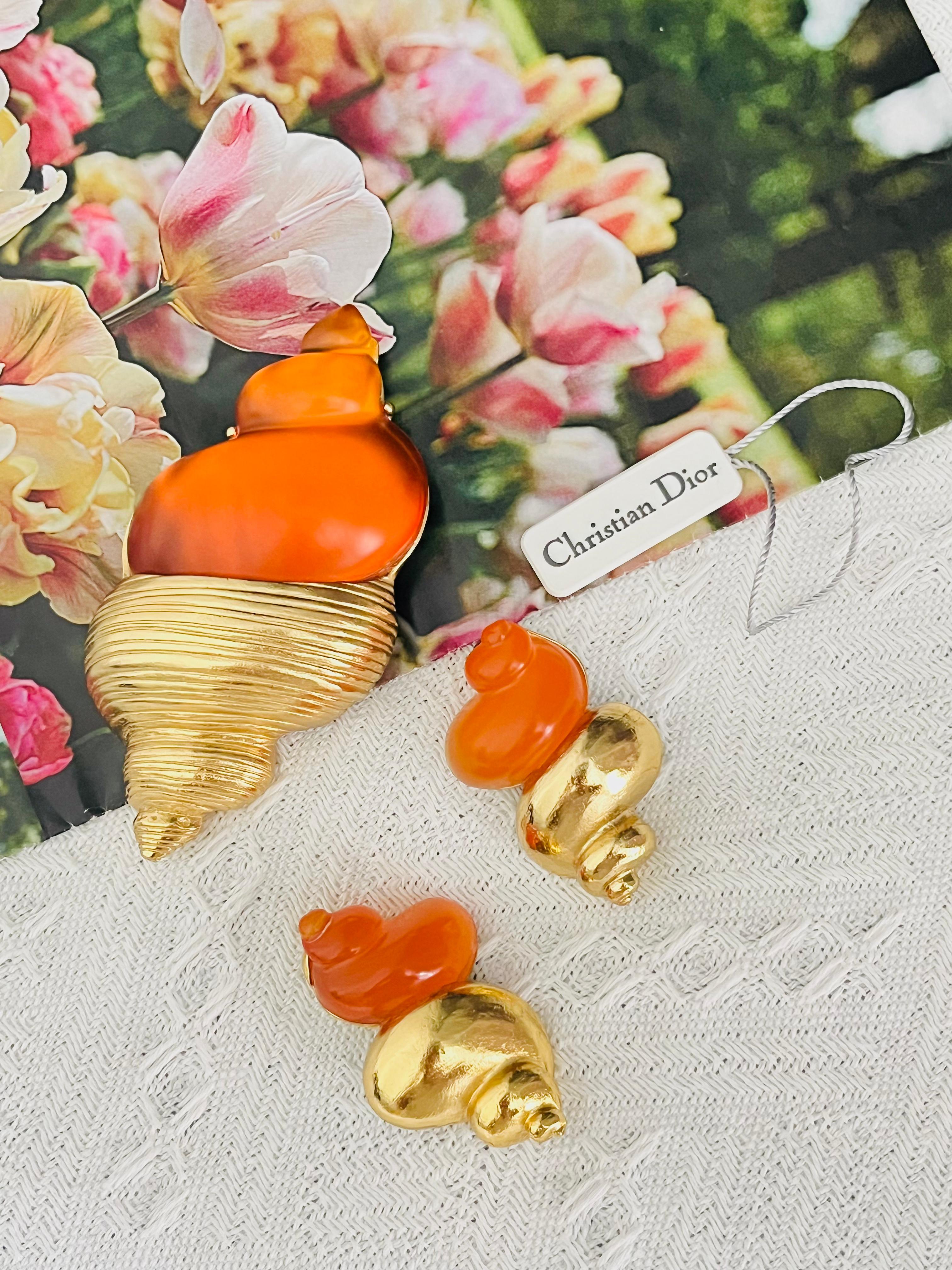 Christian Dior 1987 Robert Goossens for Christian Dior Orecchini a spilla con conchiglia arancione In condizioni ottime in vendita a Wokingham, England