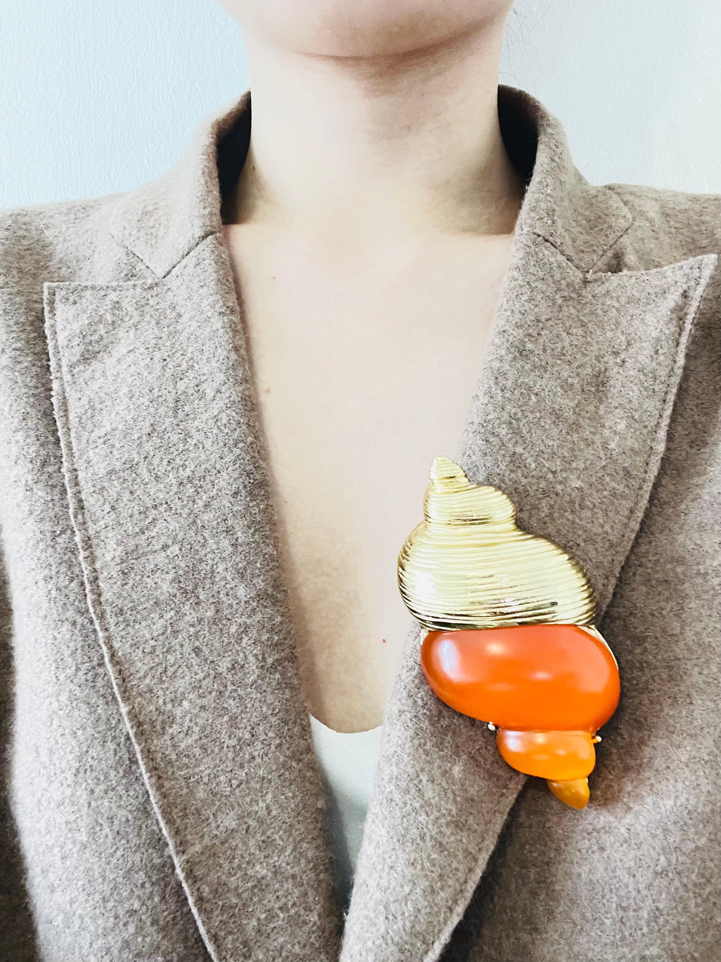 Christian Dior 1987 Robert Goossen Orange Muschelschale Conch Torch Jelly Belly Brosche für Damen oder Herren