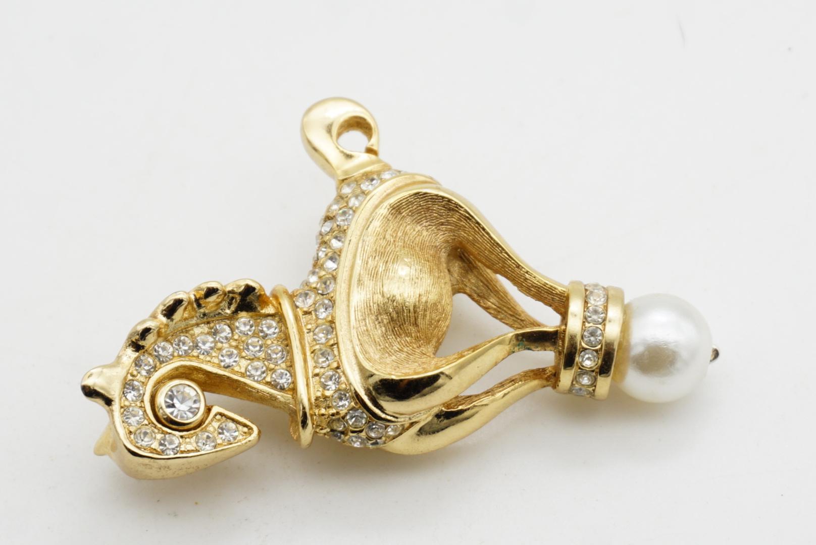 Christian Dior 1988 Vintage Cavallo Carino Stand Cristalli Perla Bianca Rotonda Spilla in vendita 5
